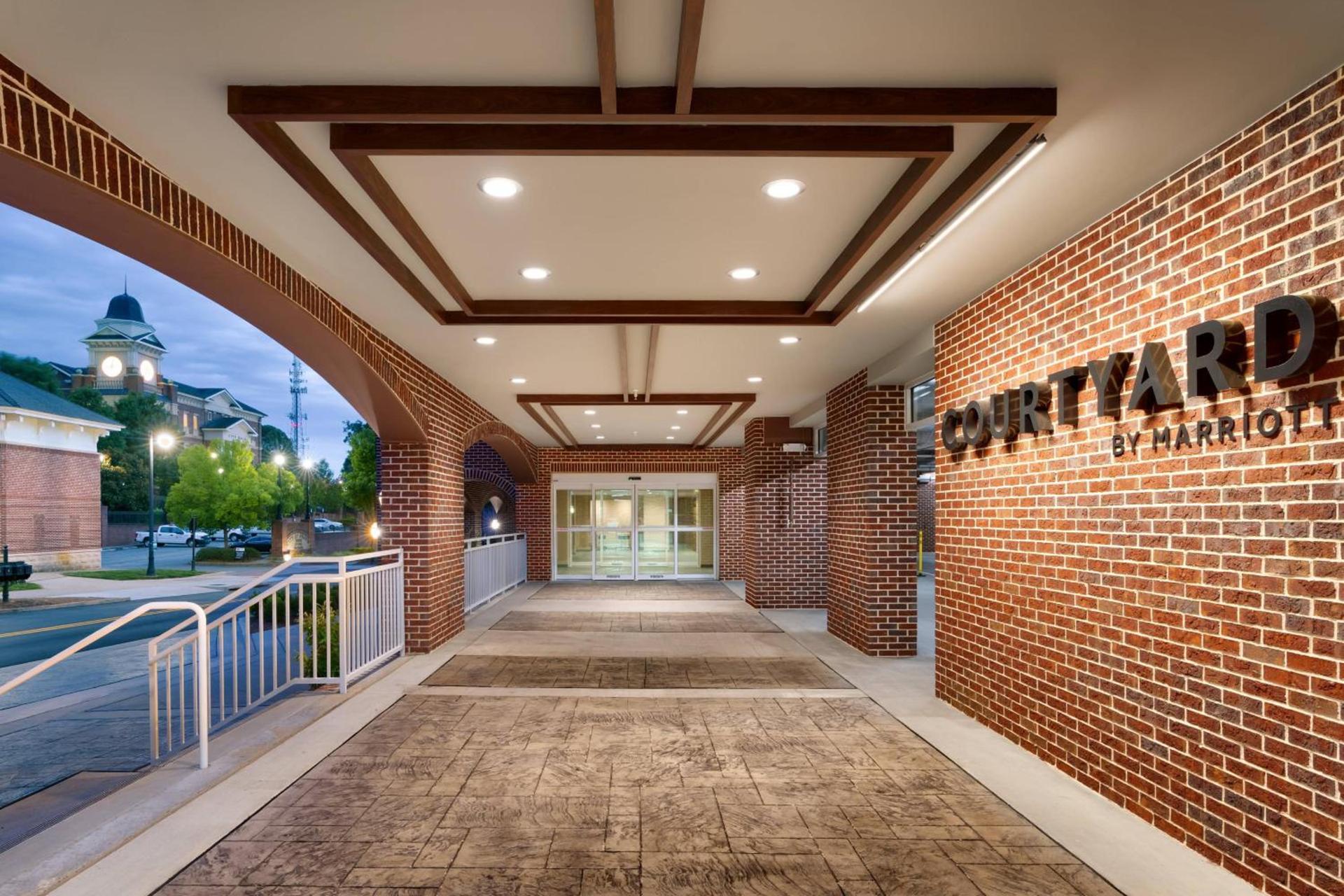 Courtyard by Marriott Atlanta Duluth Downtown photo 3