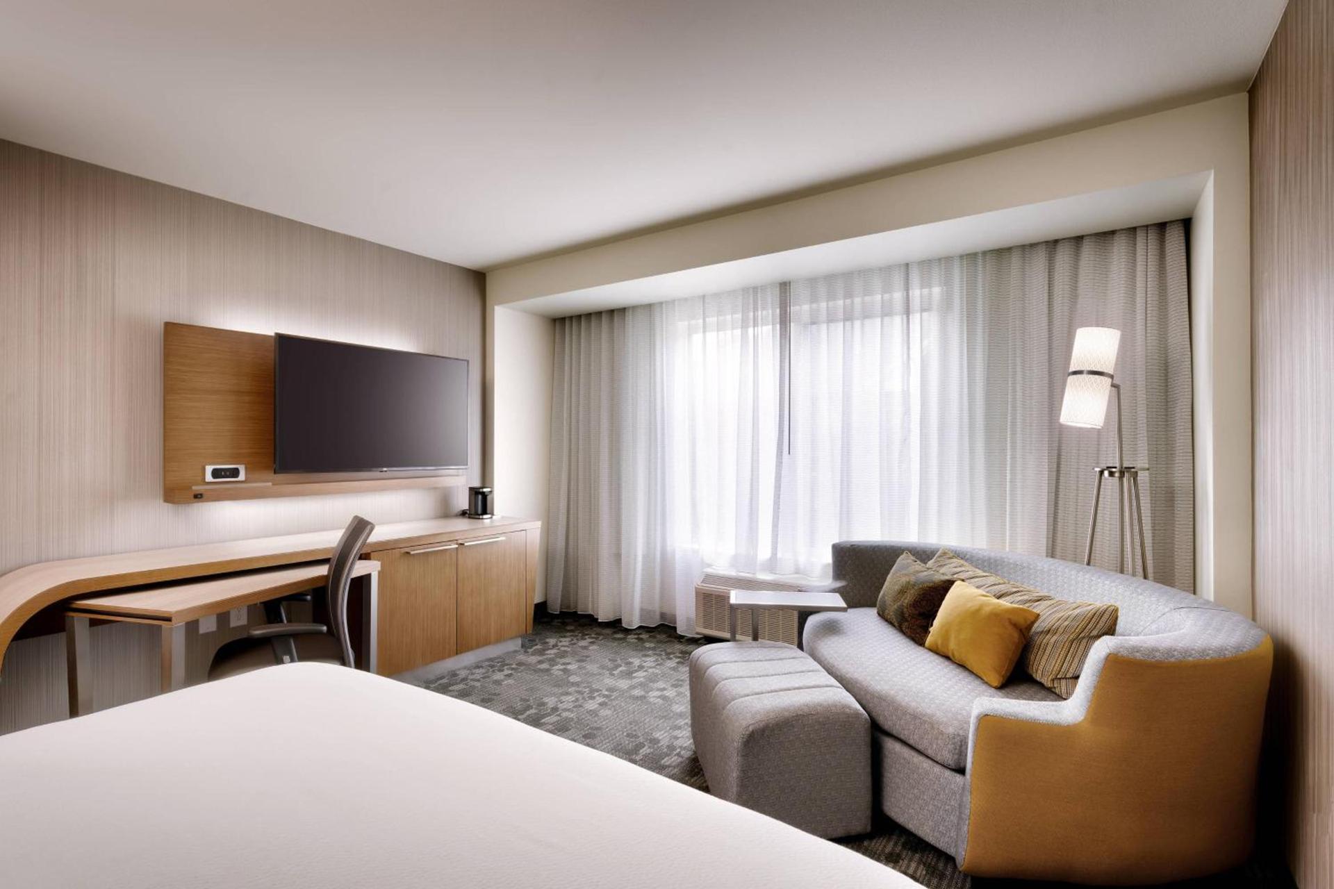 Courtyard by Marriott Atlanta Duluth Downtown photo 12