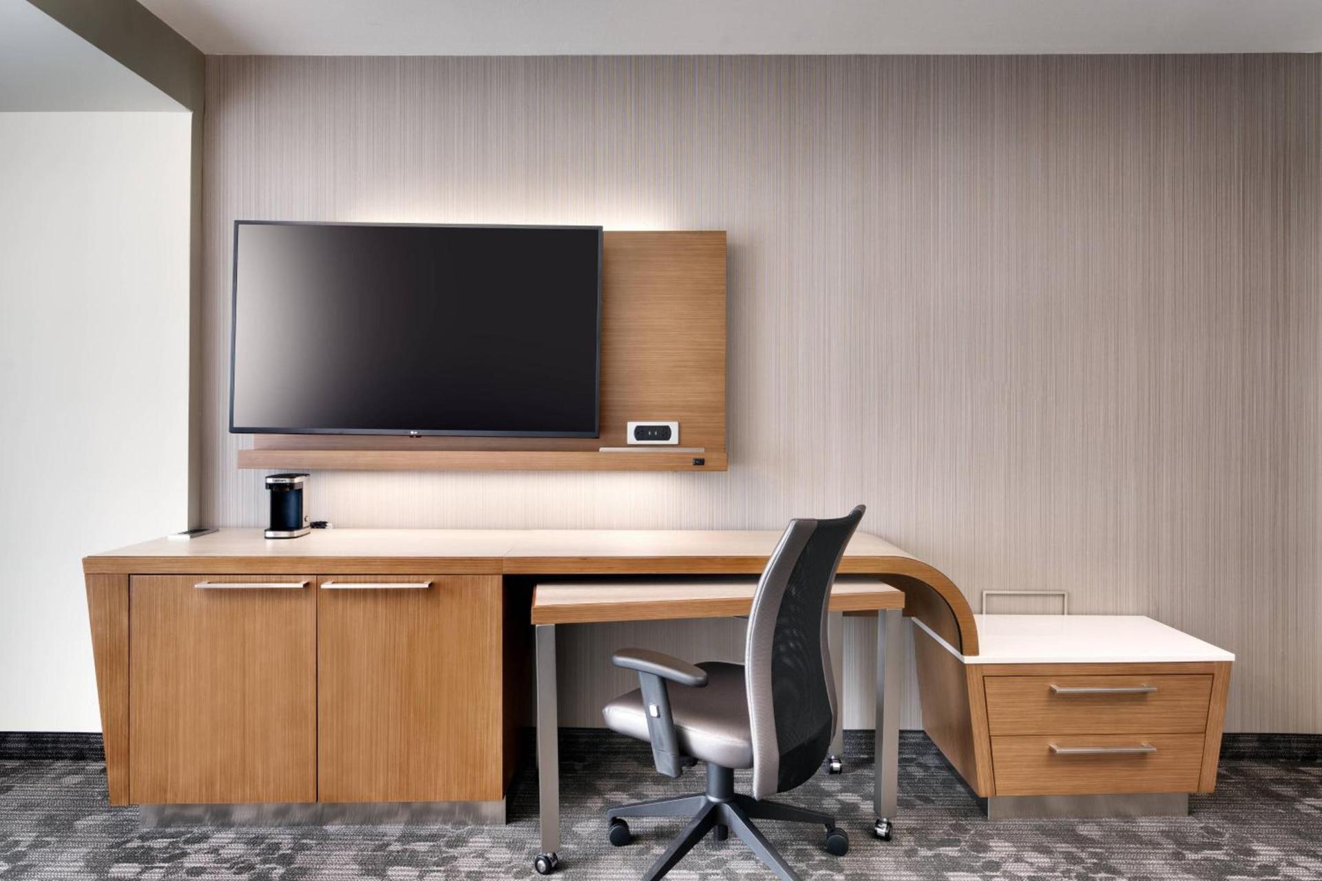 Courtyard by Marriott Atlanta Duluth Downtown photo 14