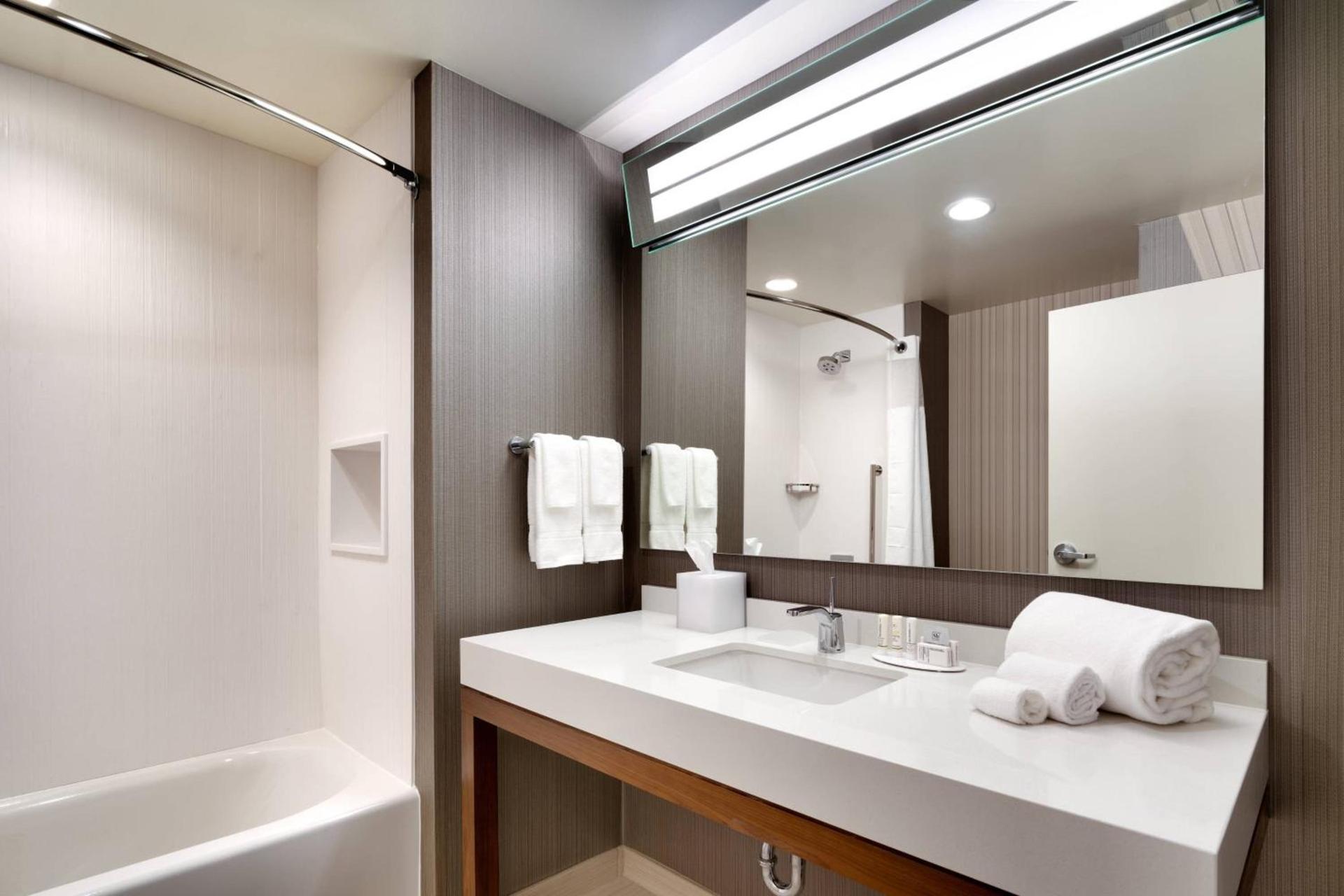 Courtyard by Marriott Atlanta Duluth Downtown photo 16