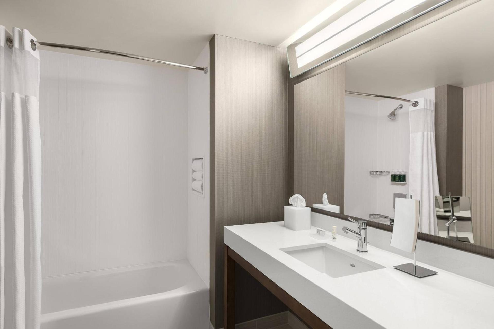 Courtyard by Marriott Seattle Northgate photo 11