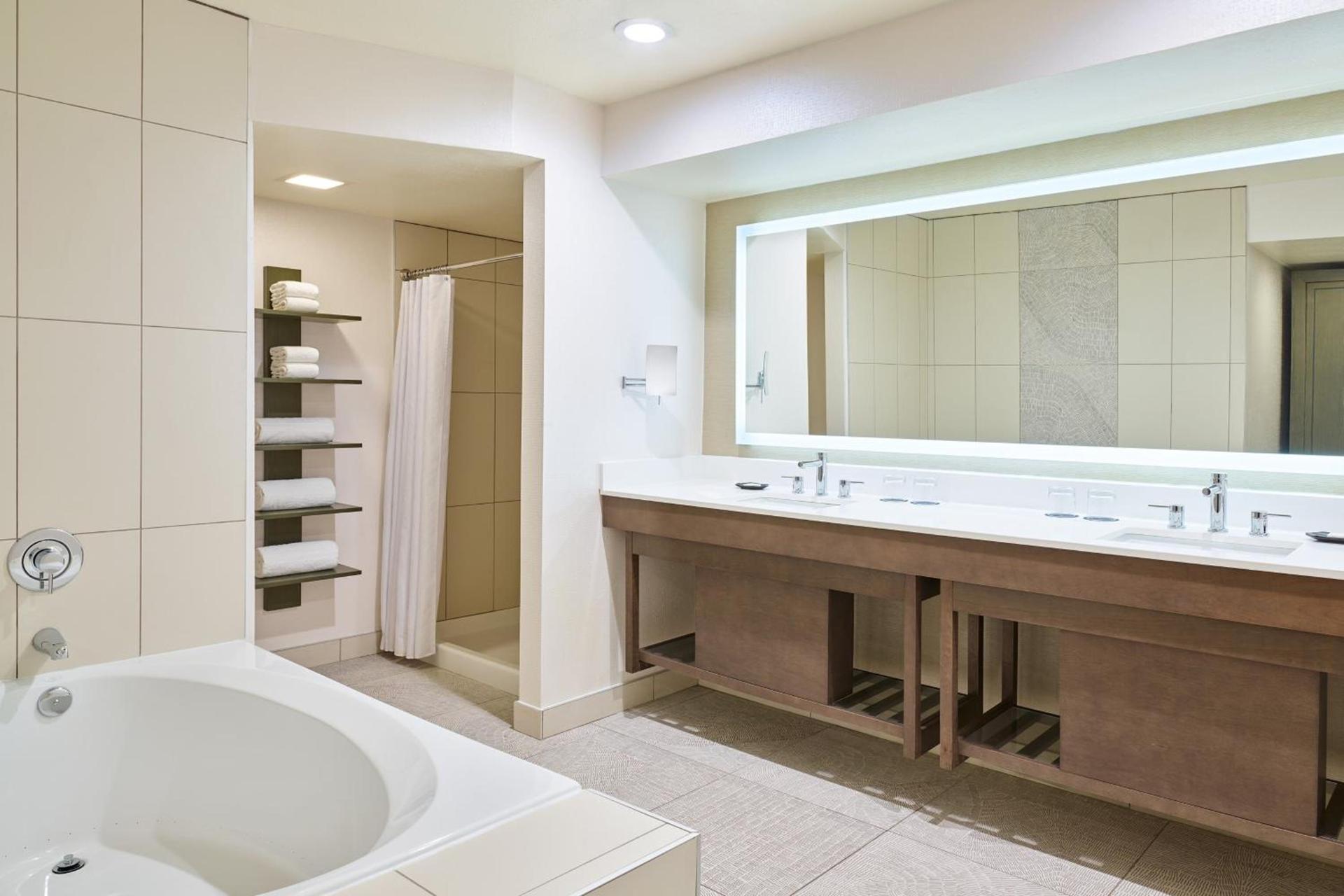 Sheraton Tucson Hotel & Suites photo 39