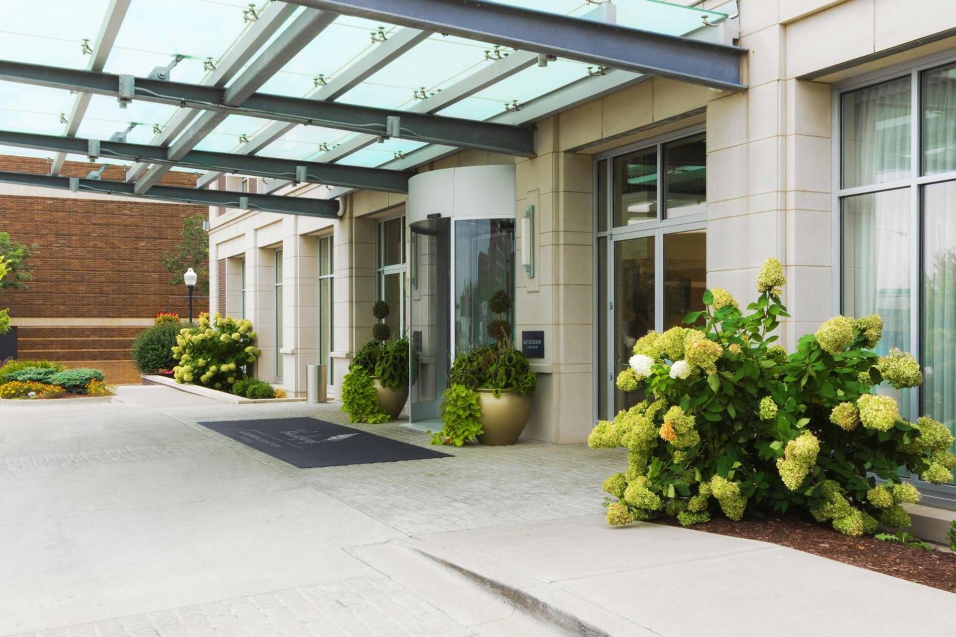 Hotel Blackhawk, Autograph Collection photo 1