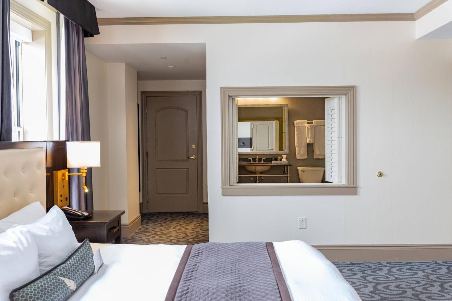 Hotel Blackhawk, Autograph Collection photo 11