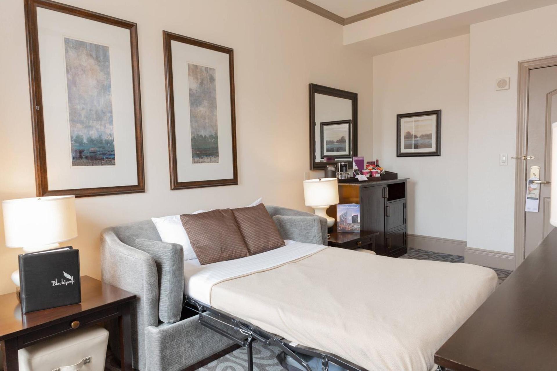 Hotel Blackhawk, Autograph Collection photo 16
