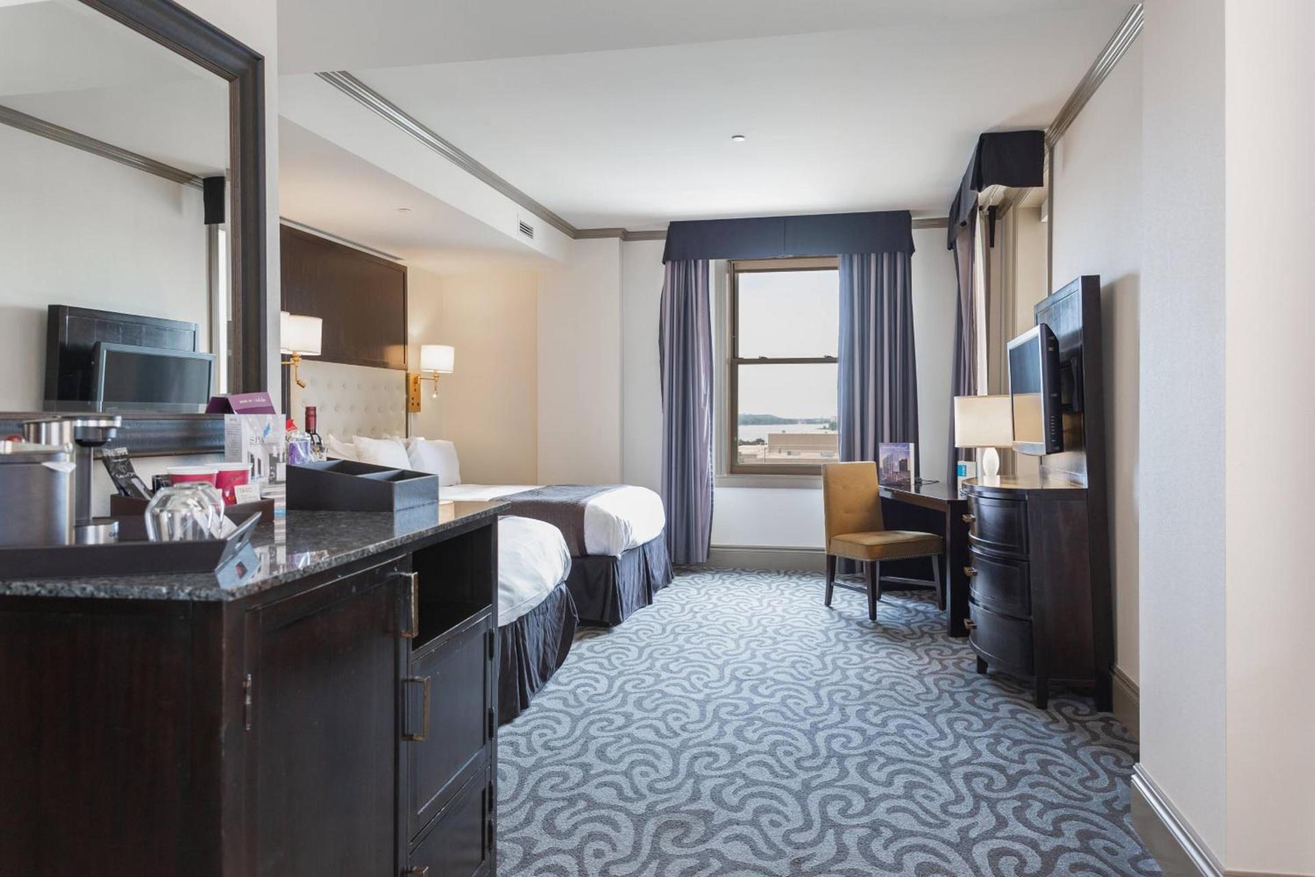 Hotel Blackhawk, Autograph Collection photo 9