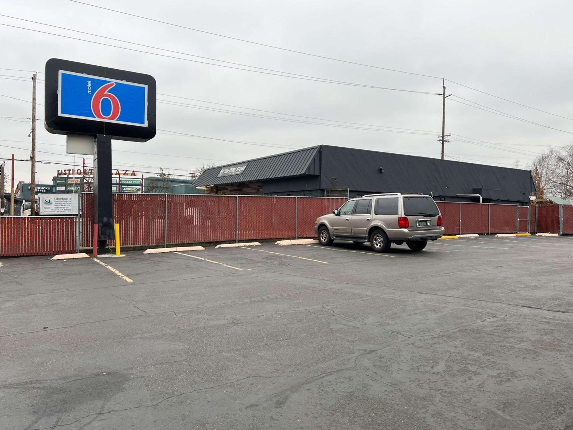 Motel 6 Portland OR Southeast photo 25
