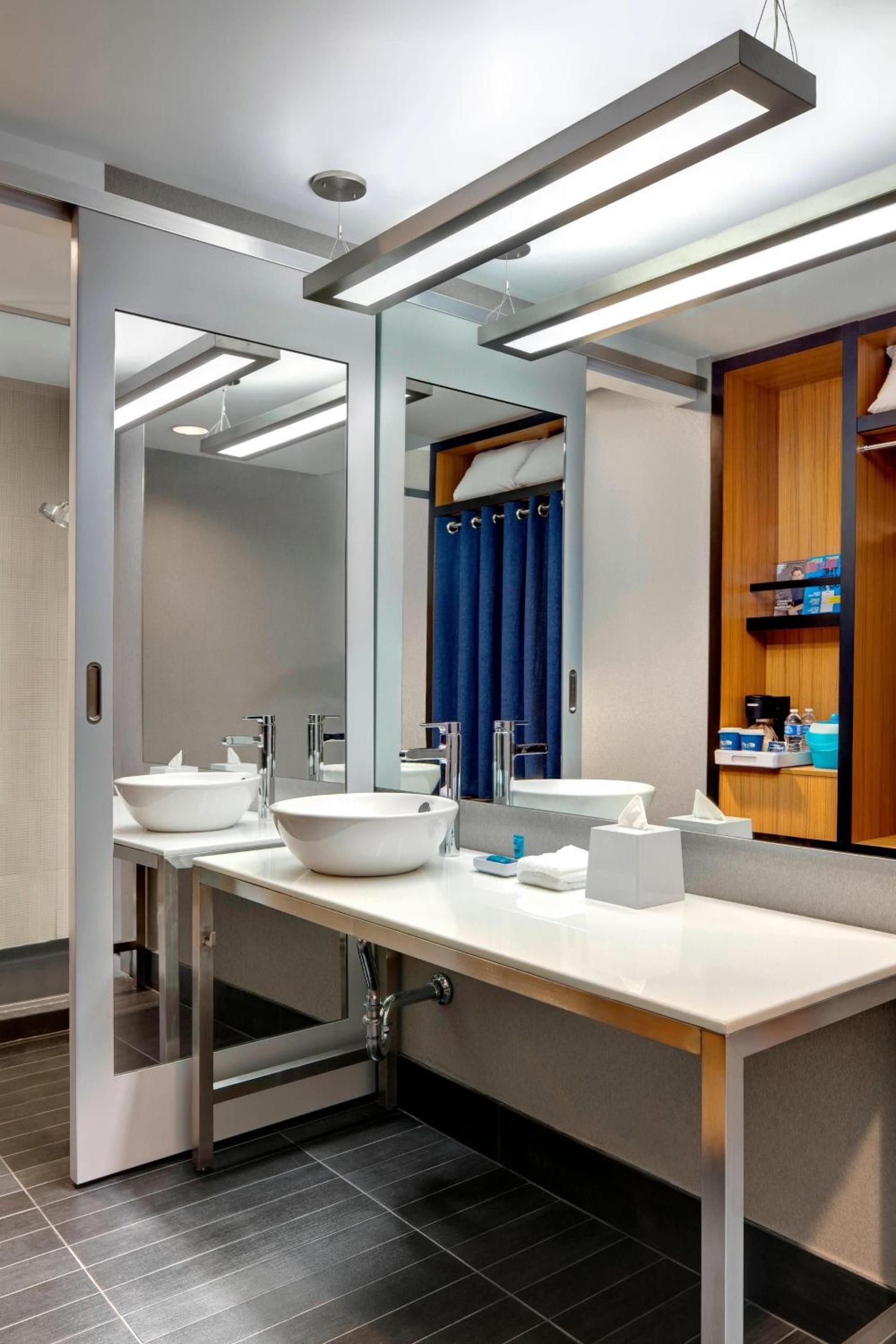 Aloft by Marriott New York Brooklyn photo 15