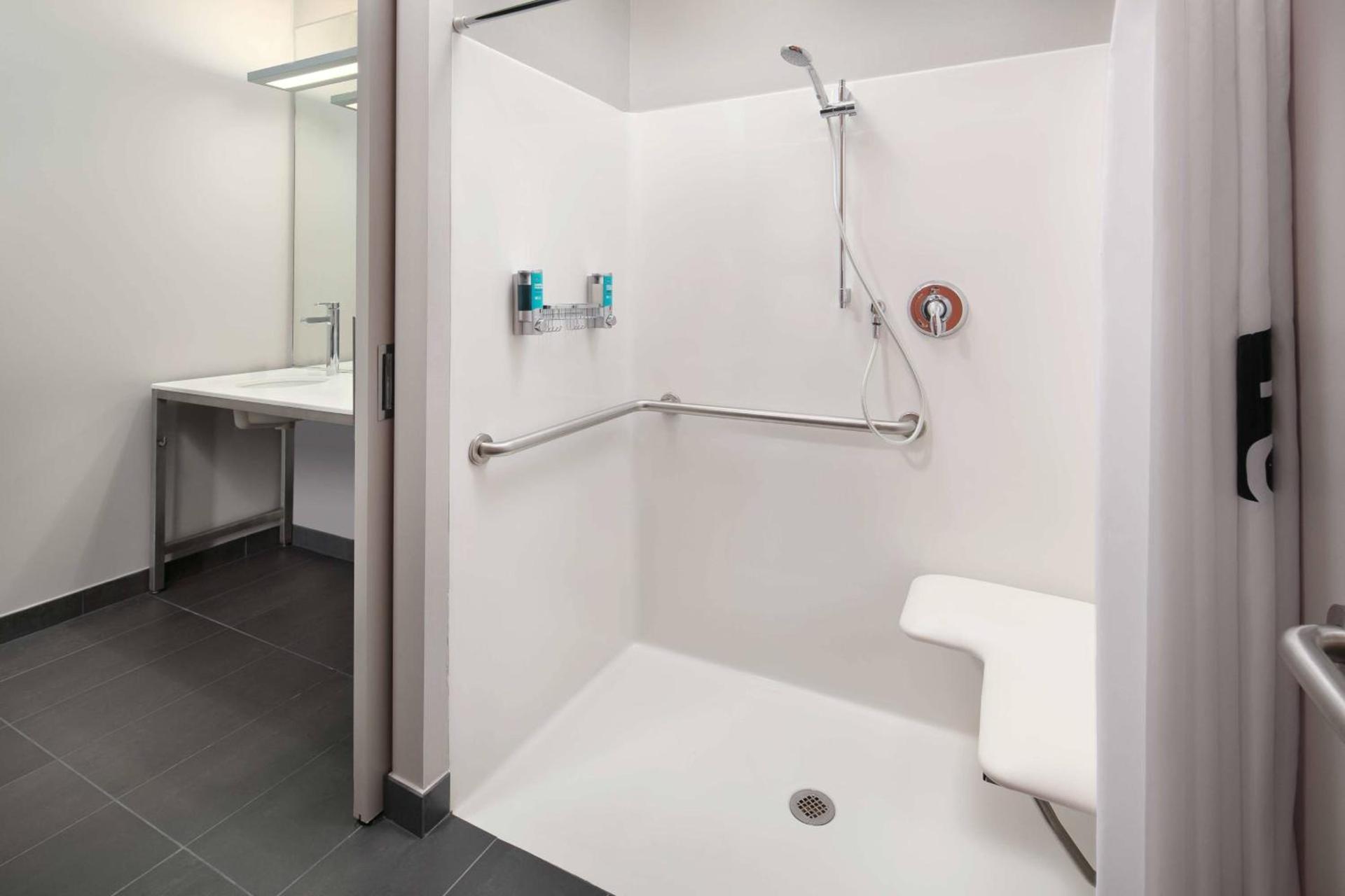 Aloft by Marriott Miami Airport photo 17