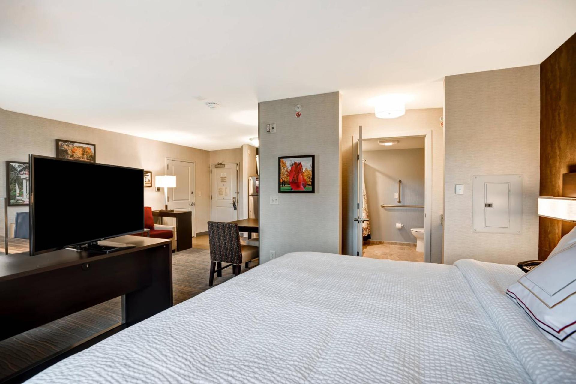 Residence Inn by Marriott Hamilton photo 8