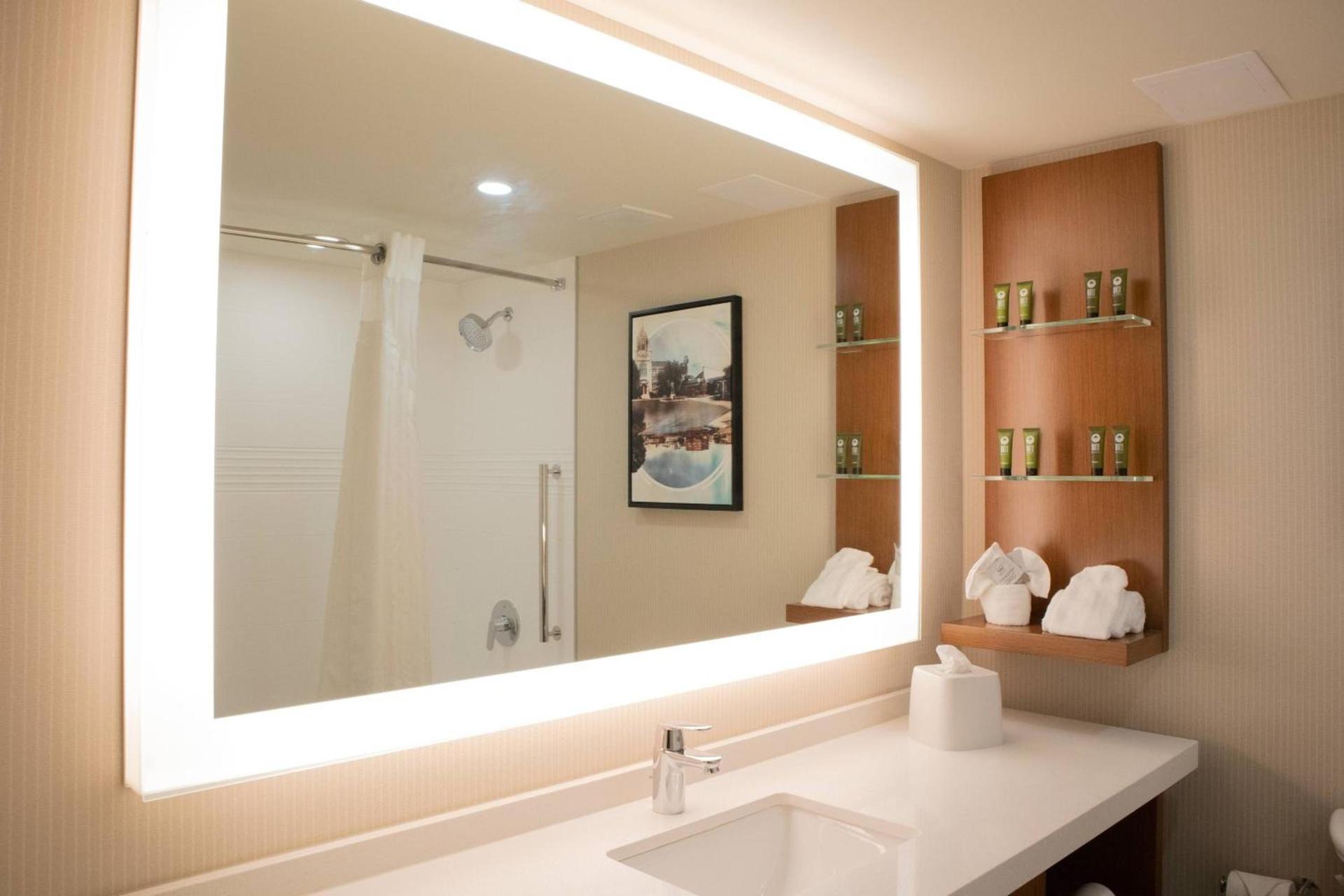 Delta Hotels by Marriott Allentown Lehigh Valley photo 10