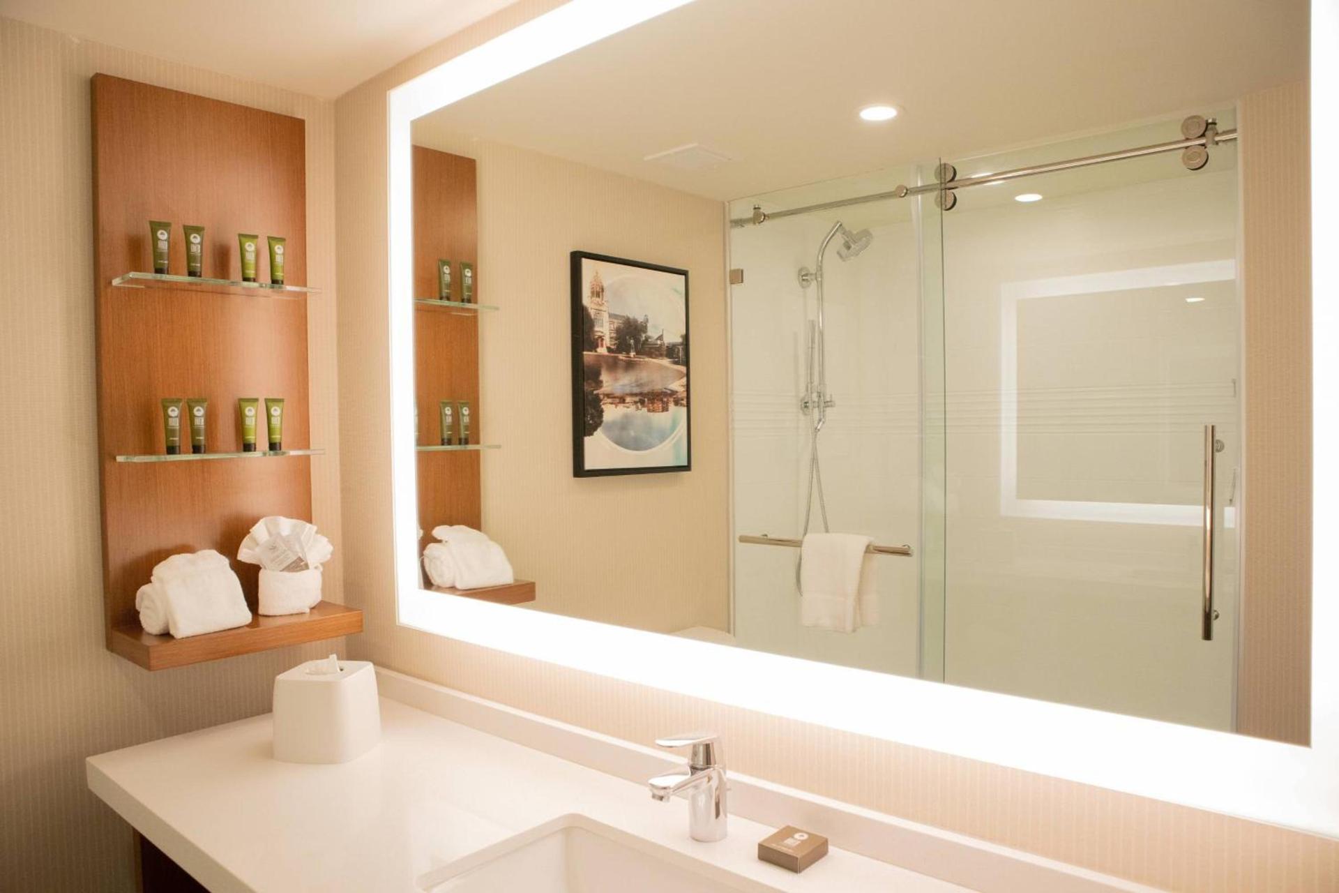 Delta Hotels by Marriott Allentown Lehigh Valley photo 11