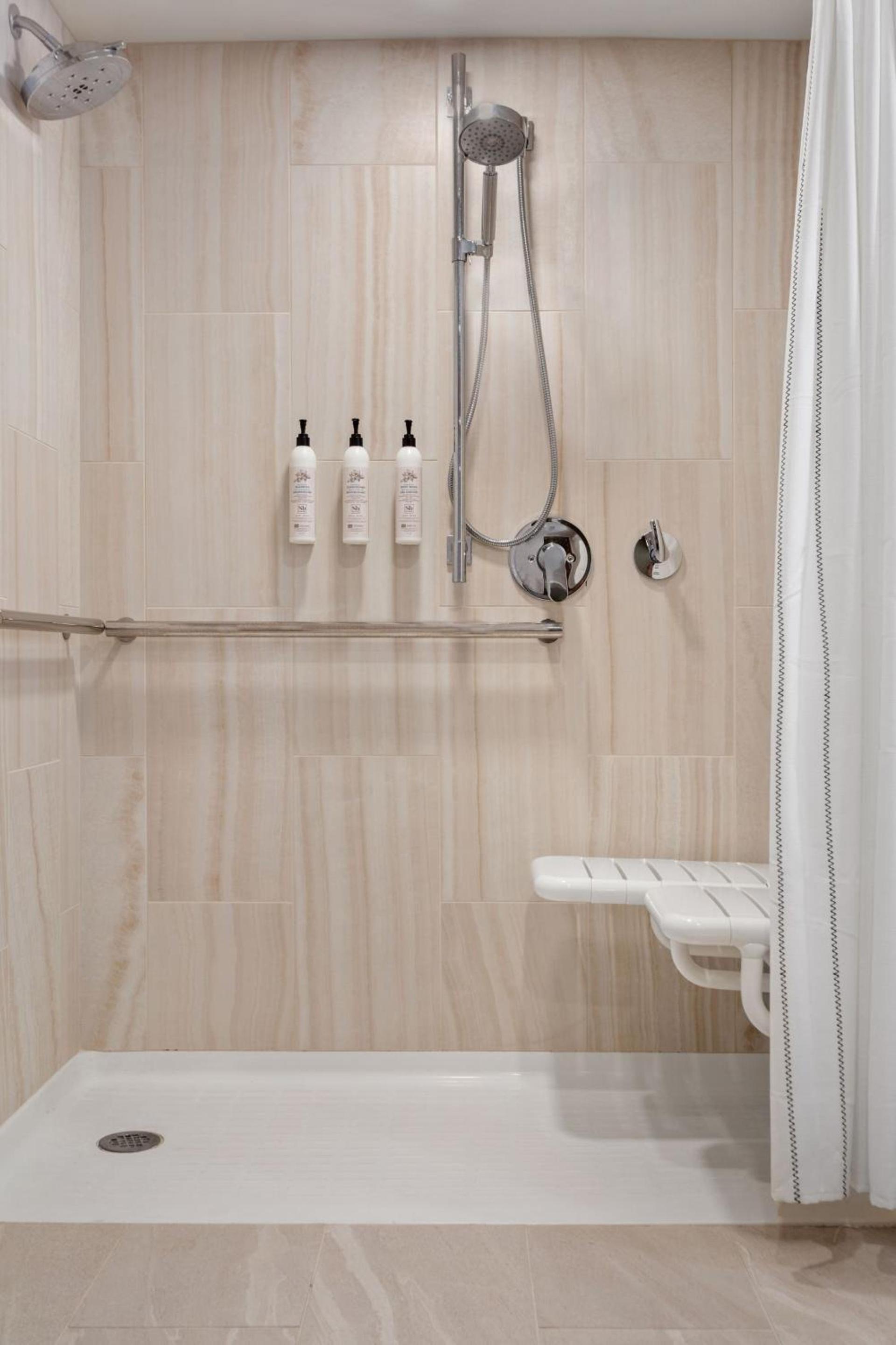 Delta Hotels by Marriott Allentown Lehigh Valley photo 15