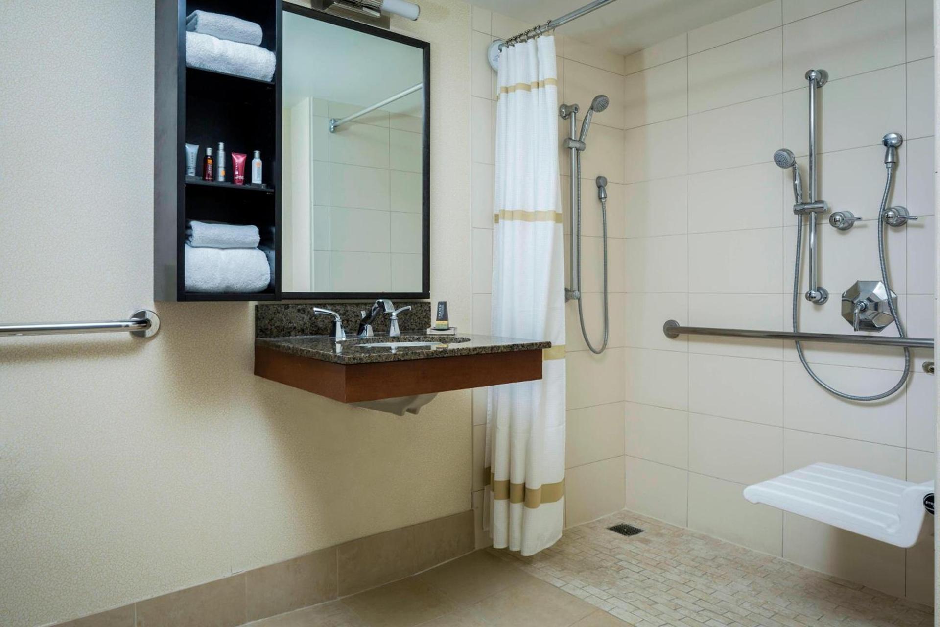 Los Angeles Marriott Burbank Airport photo 16