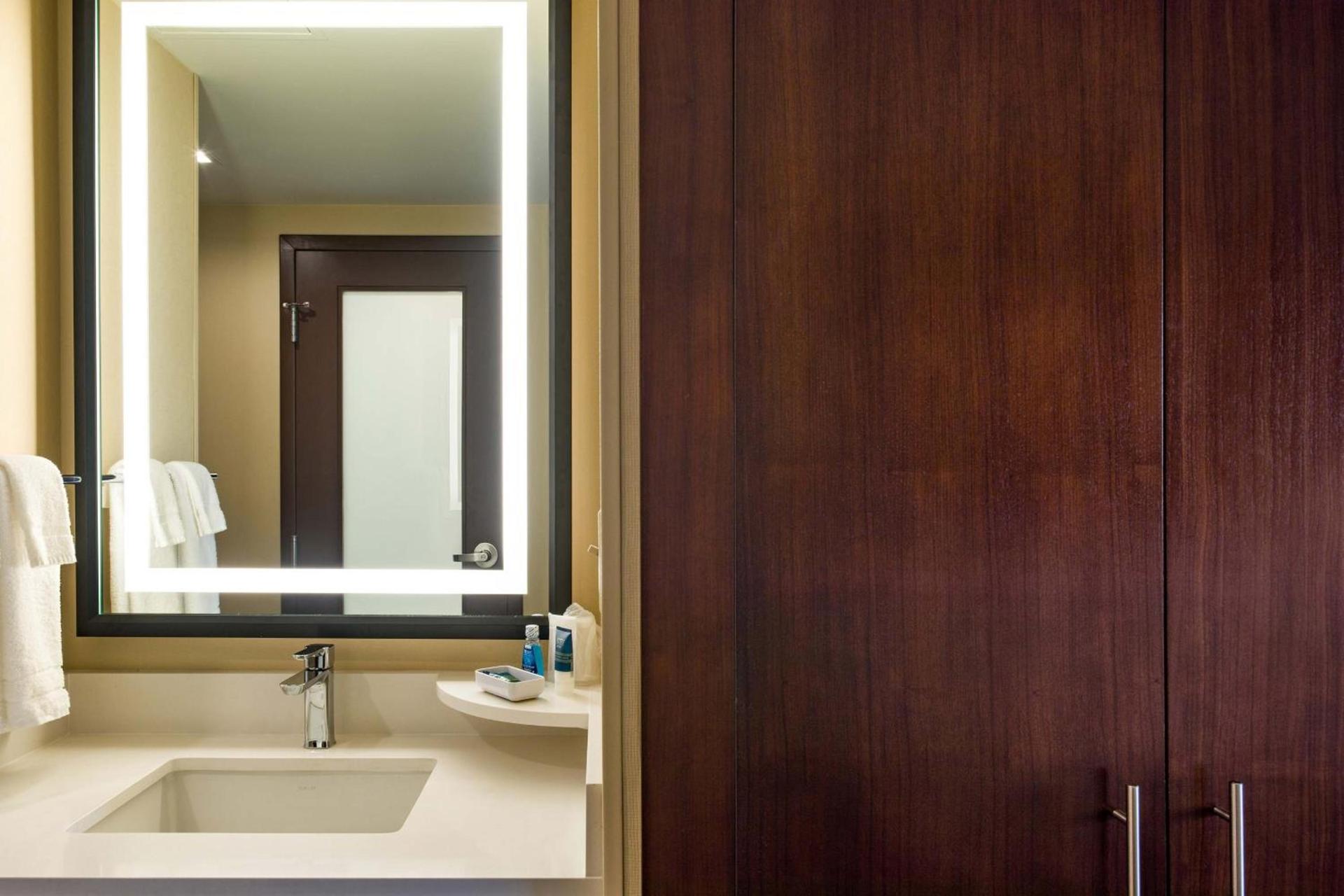 Four Points by Sheraton - San Francisco Bay Bridge photo 19
