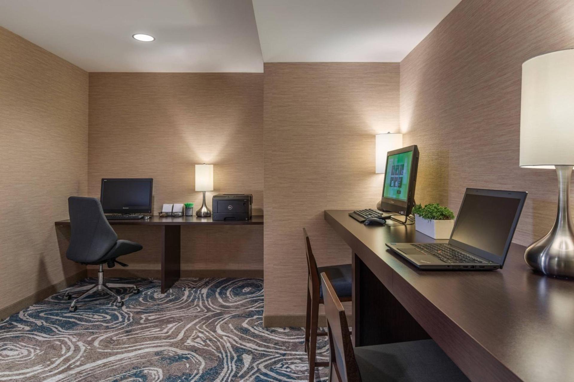 Courtyard by Marriott Portland City Center photo 22