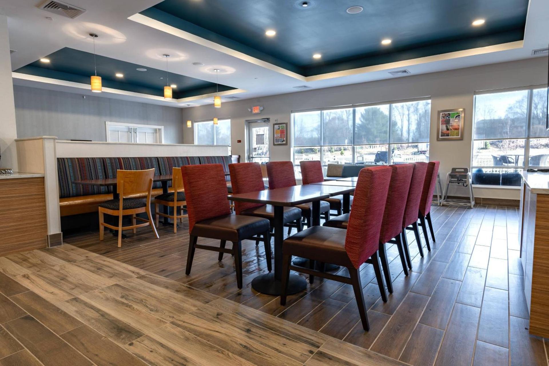TownePlace Suites by Marriott Clinton photo 12