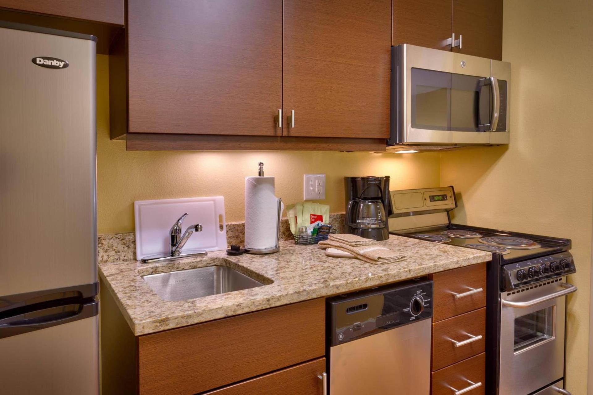 TownePlace Suites by Marriott Dickinson photo 9