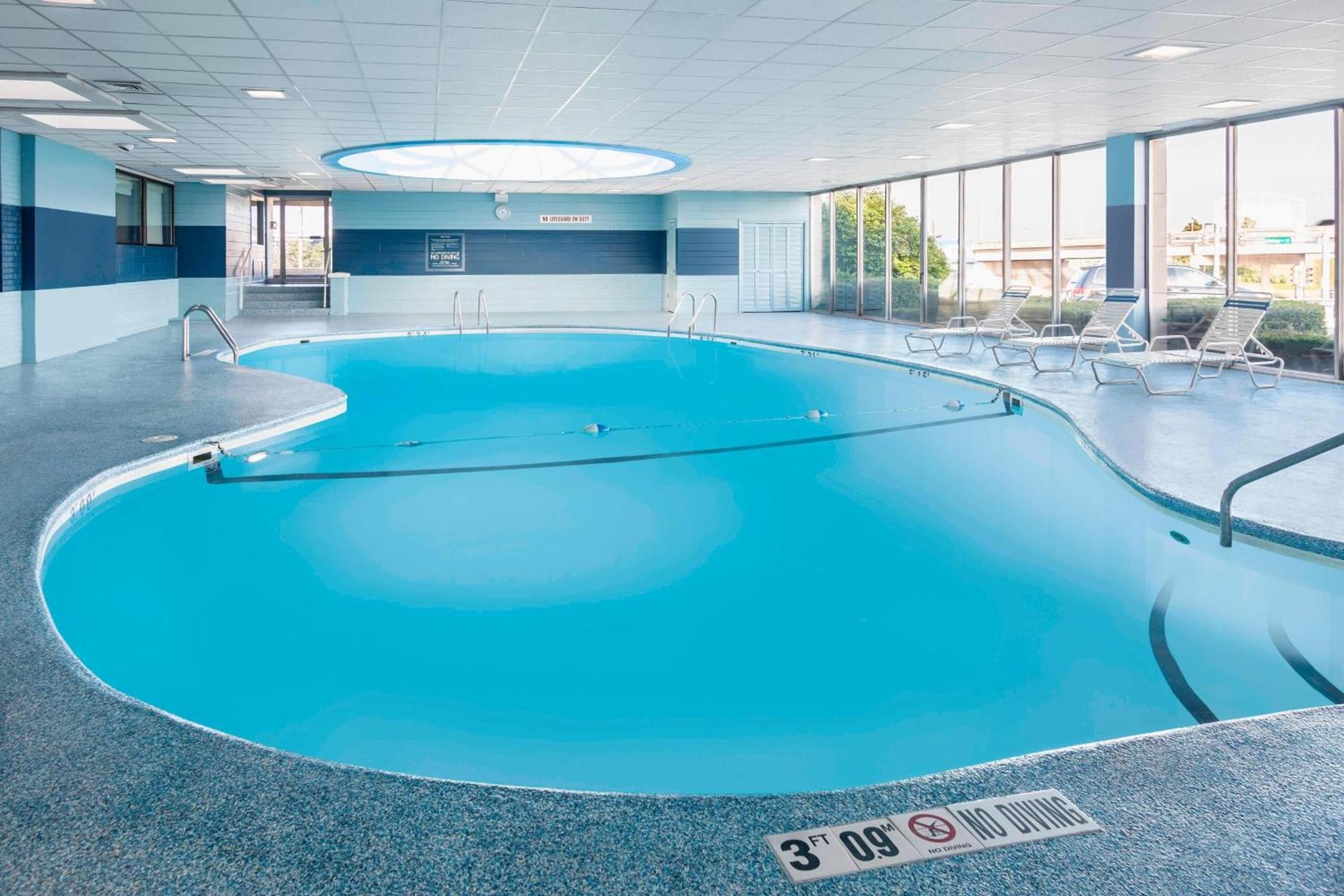 Royle Hotel Milwaukee Airport photo 18