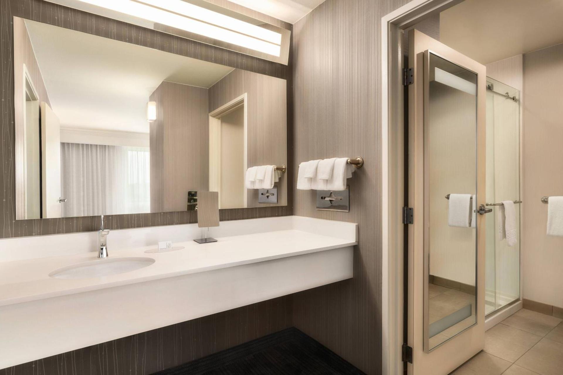 Courtyard by Marriott Philadelphia Montgomeryville photo 17