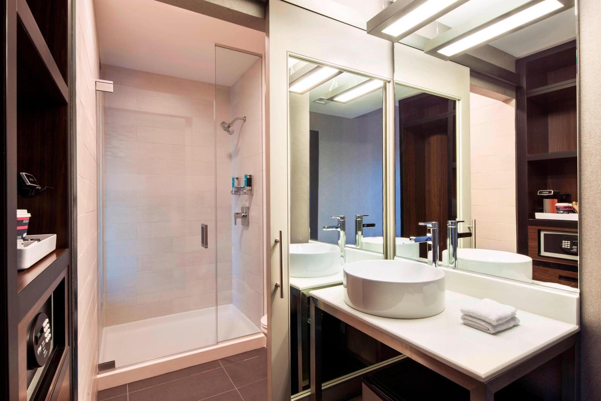 Aloft by Marriott Boston Seaport District photo 14