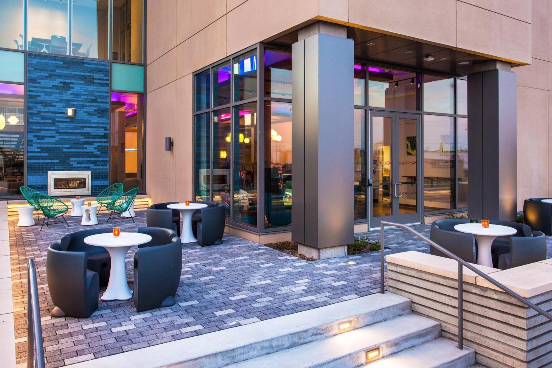Aloft by Marriott Boston Seaport District photo 25