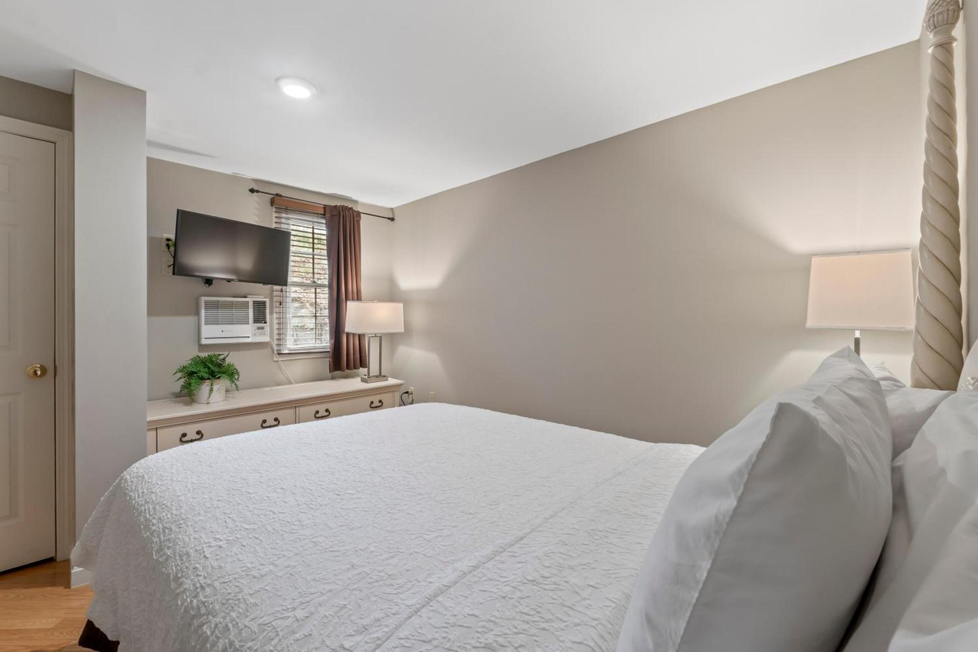 Sea Rose Suites photo 44