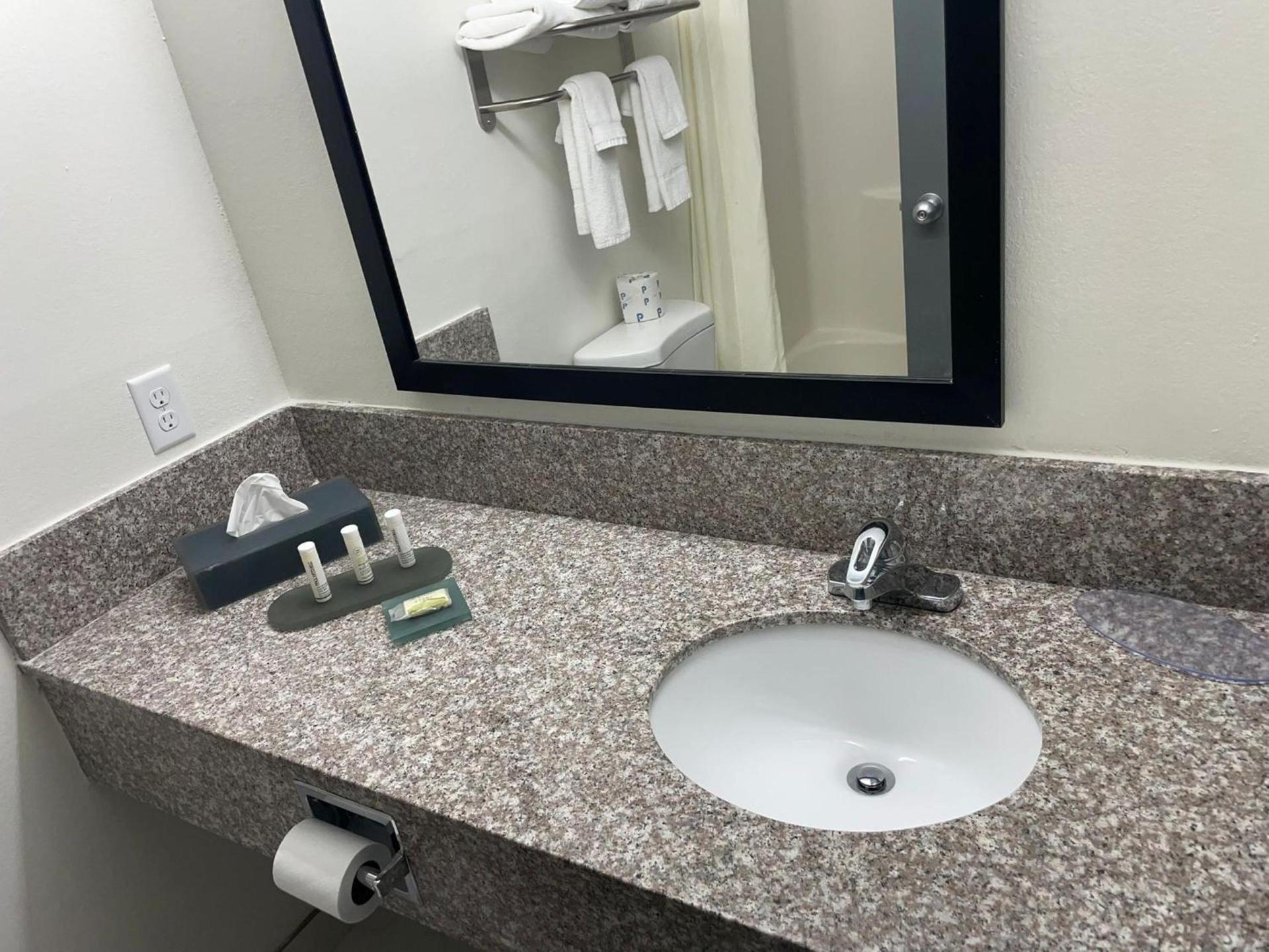 Ramada by Wyndham Waupaca photo 29