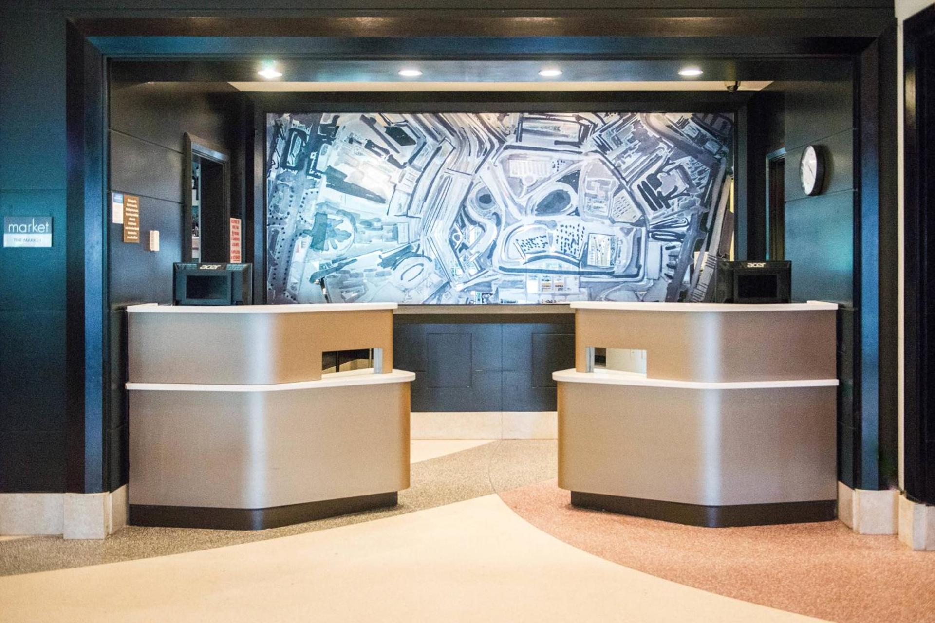 Courtyard by Marriott New York JFK Airport photo 2