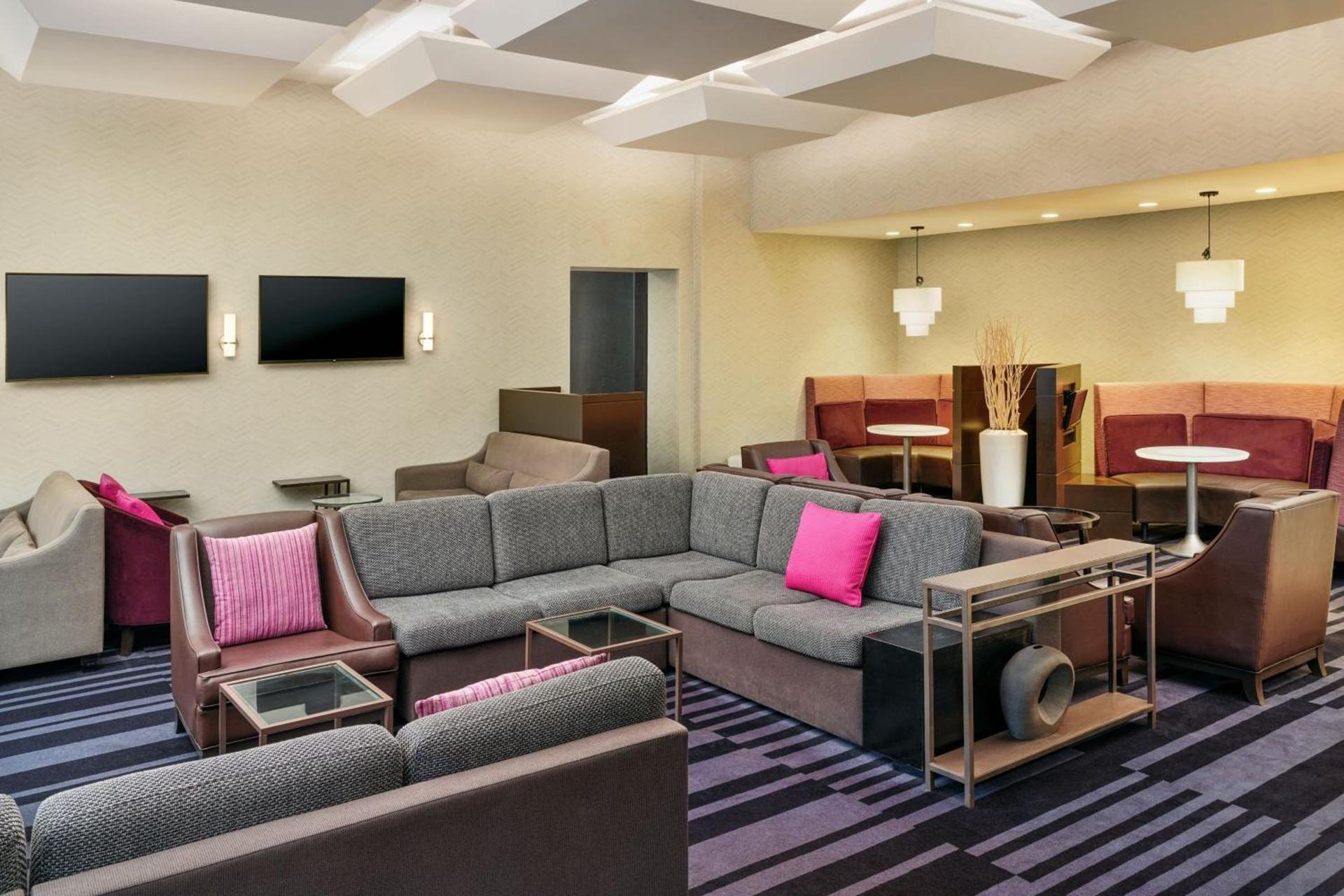 Courtyard by Marriott New York JFK Airport photo 3
