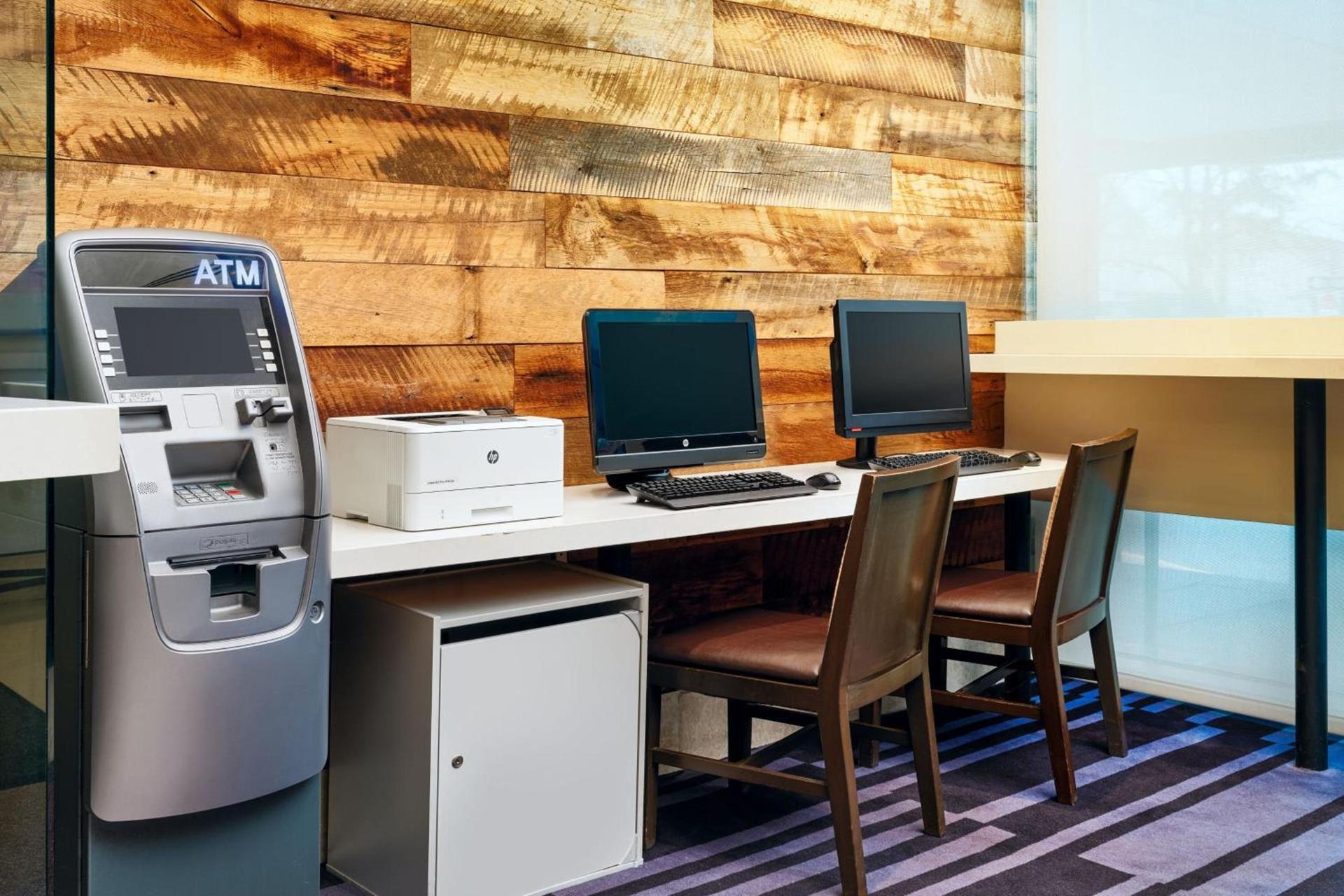 Courtyard by Marriott New York JFK Airport photo 23