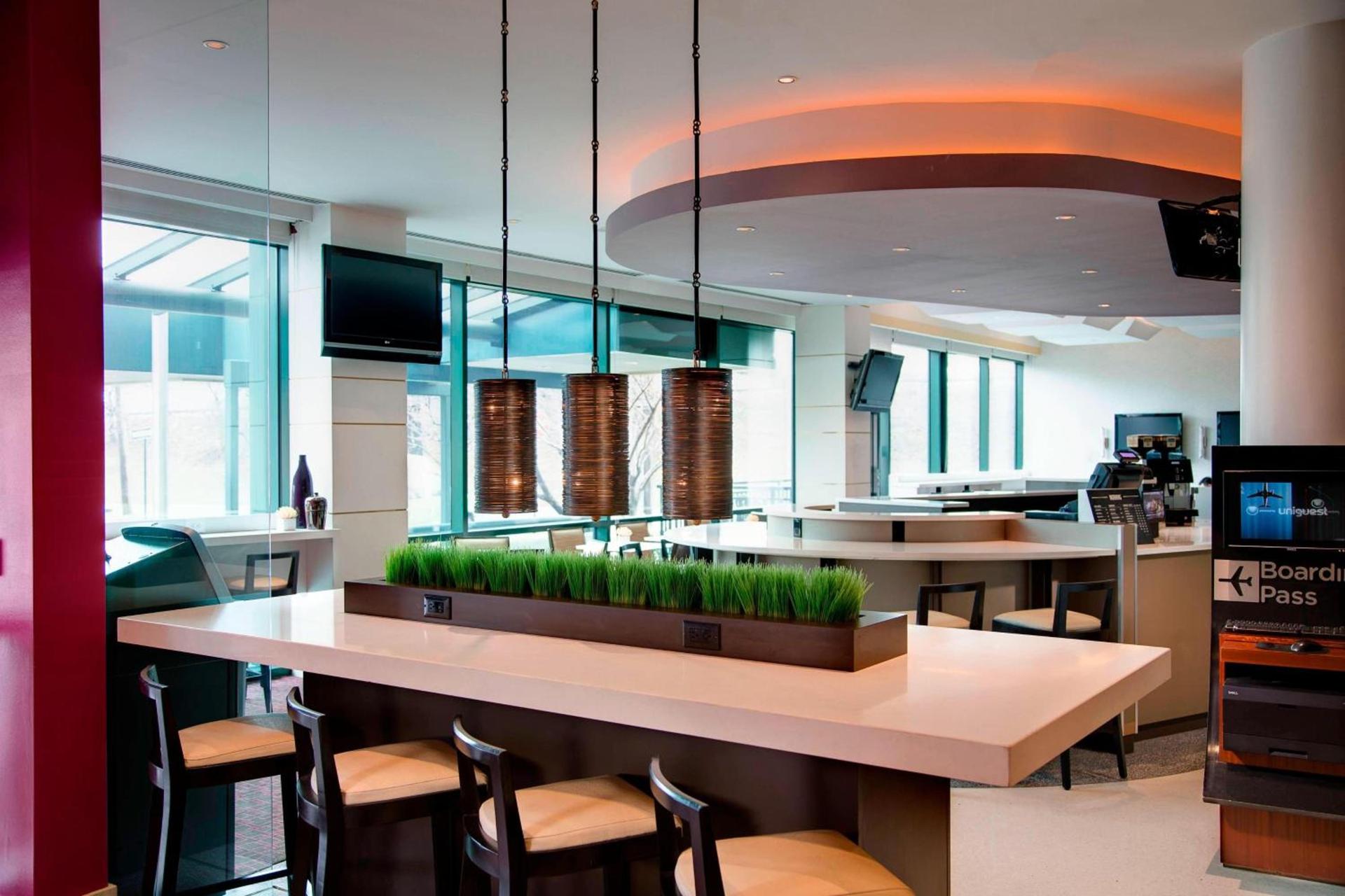 Courtyard by Marriott New York JFK Airport photo 35