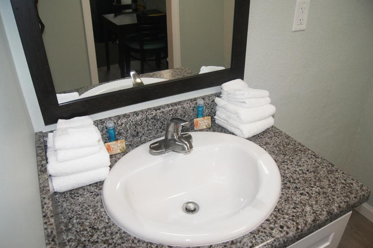 Ocean Plaza Motel photo 36