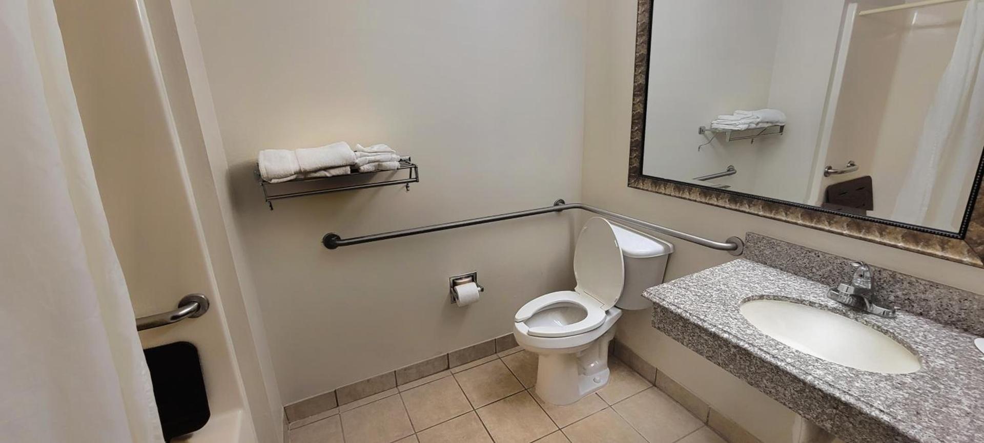 Microtel Inn & Suites by Wyndham Tulsa - Catoosa Route 66 photo 28