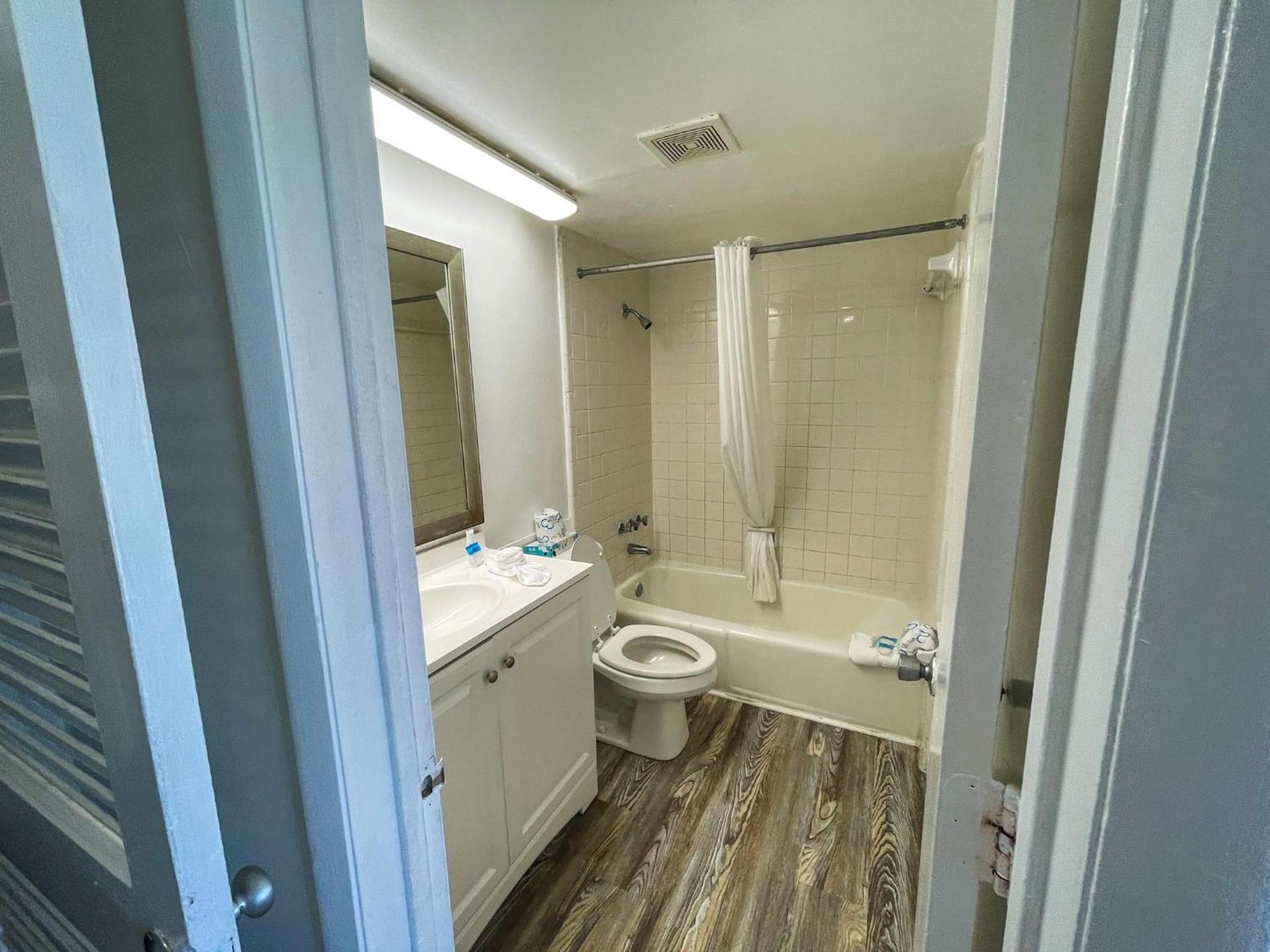 Oceanfront Viking Motel photo 17