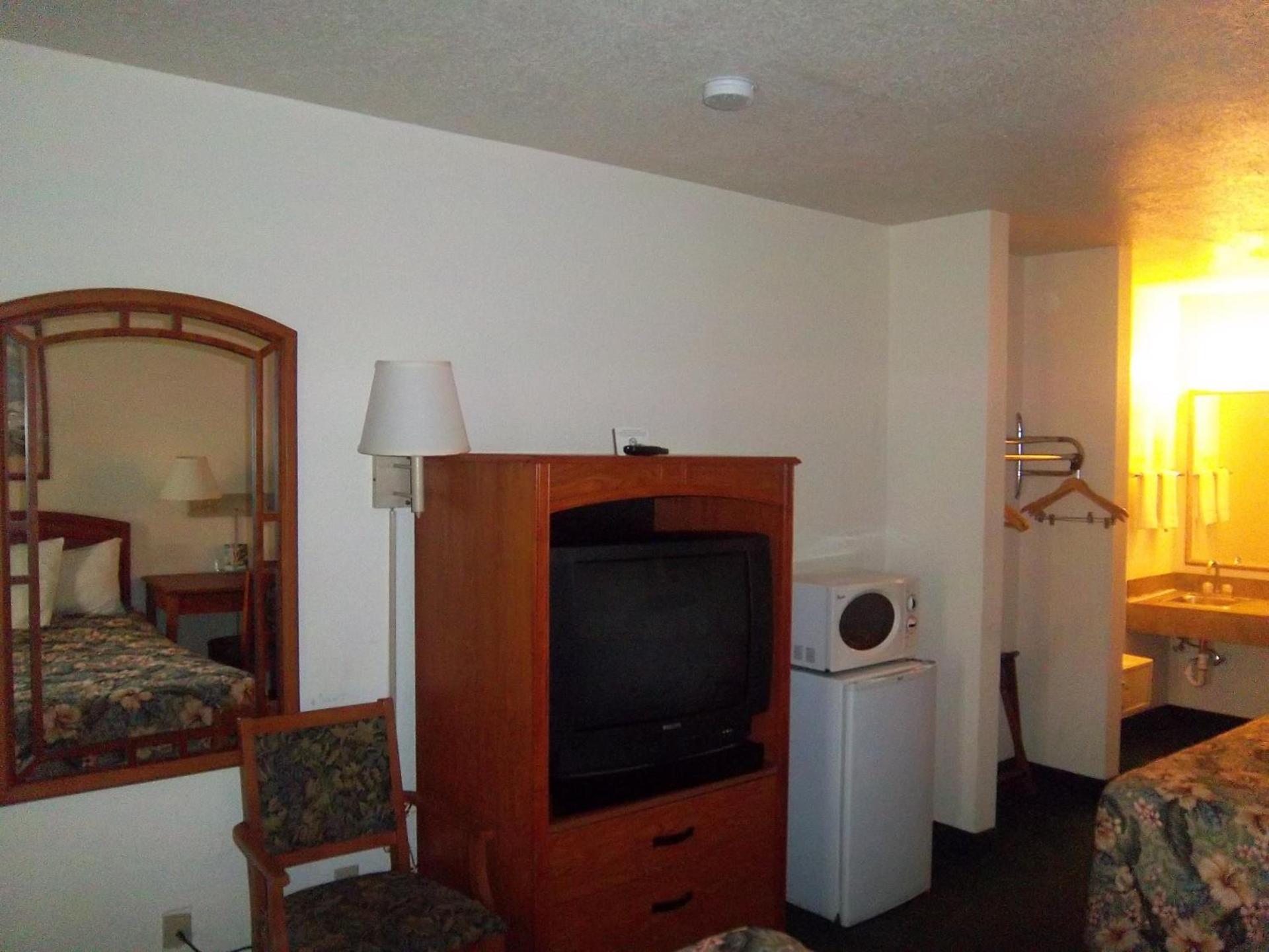 Americas Best Value Inn Florida Turnpike & I-95 photo 4