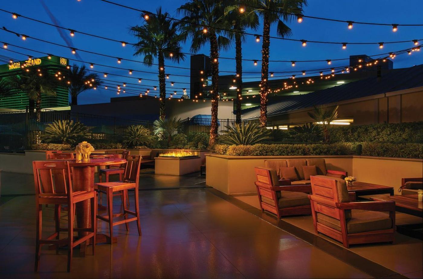 MGM SIGNATURE - Strip View Suite- FREE valet parking photo 19