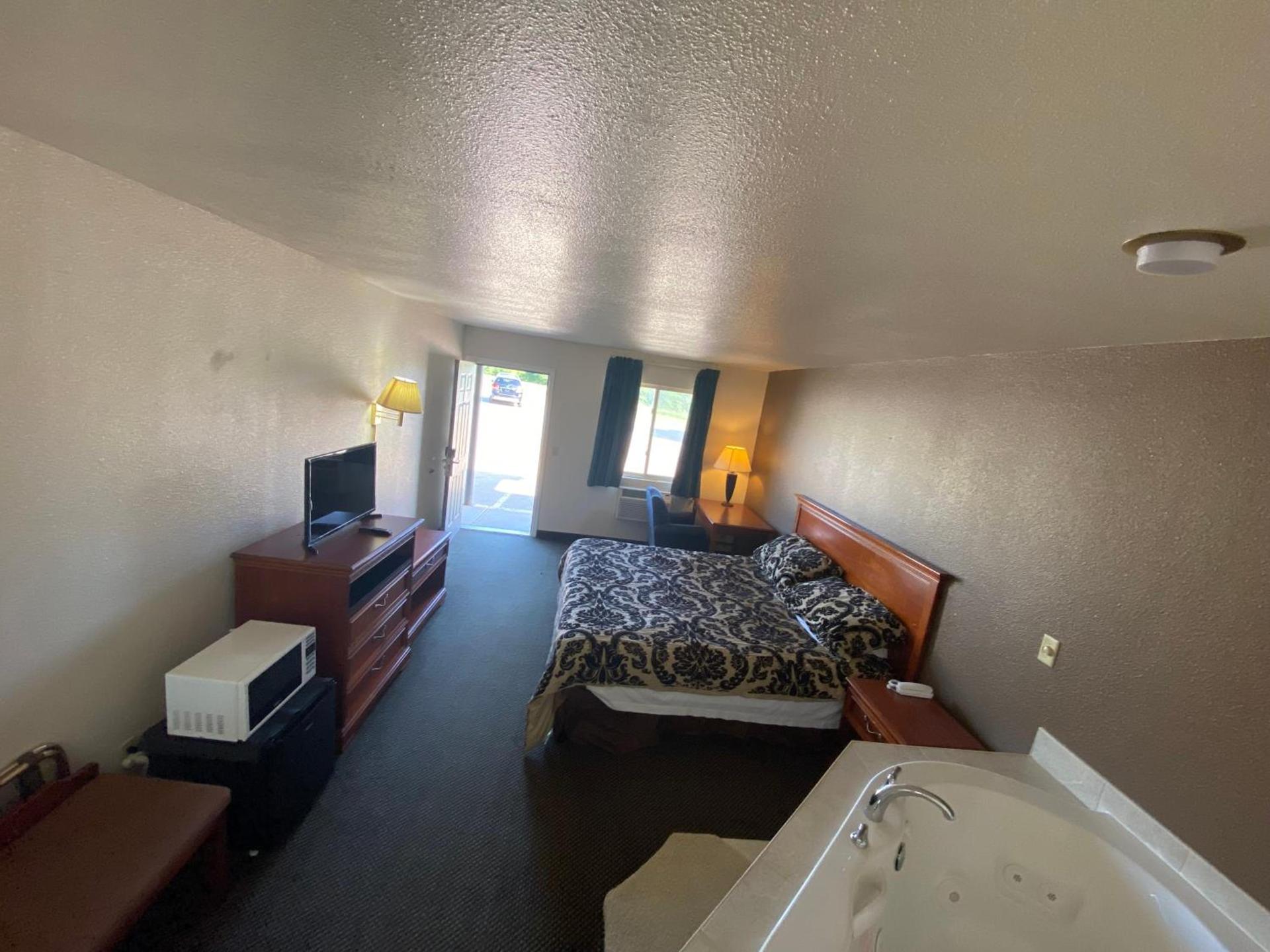 Brass Door Motel photo 21