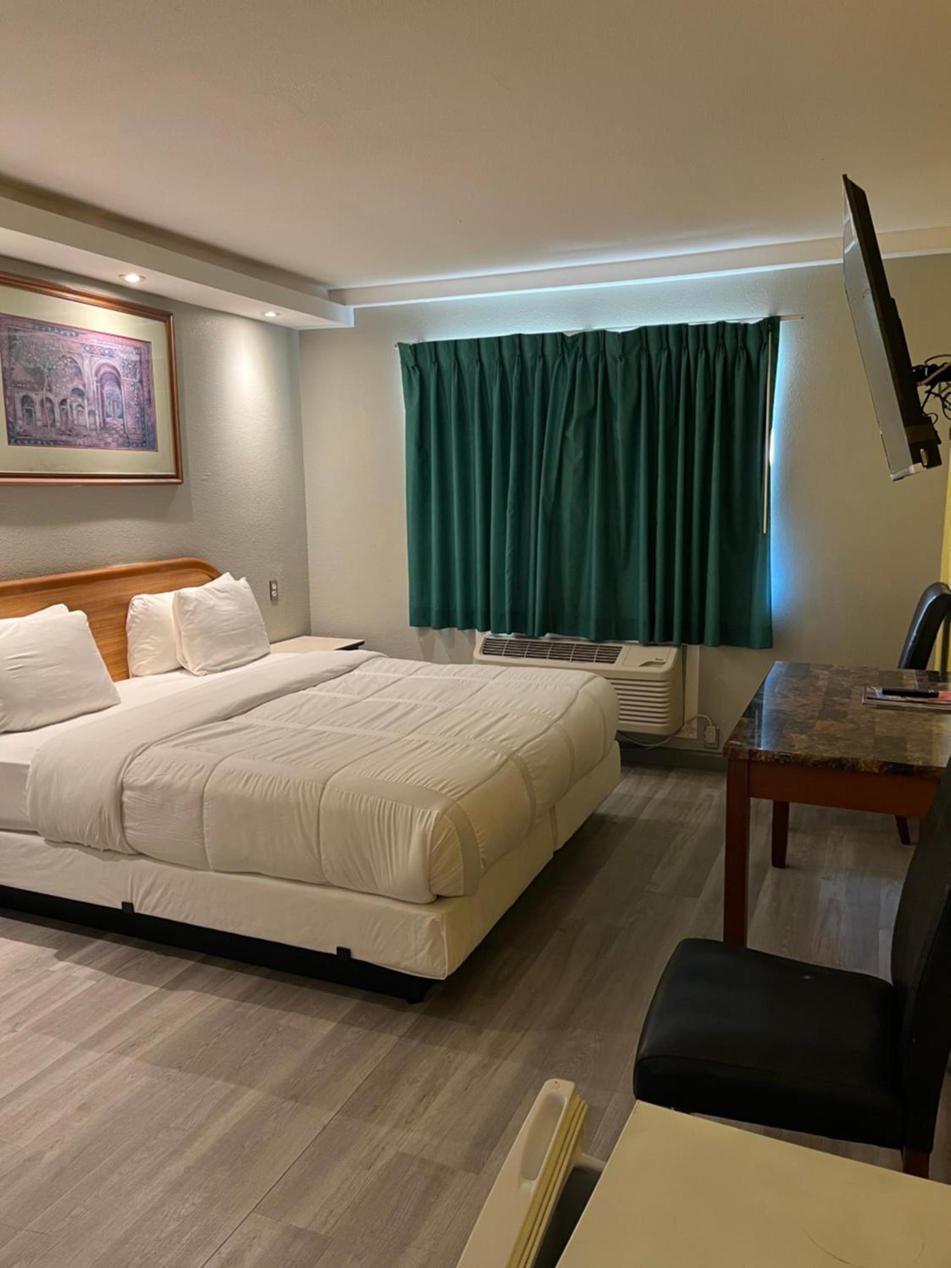 777 Motor Inn photo 21