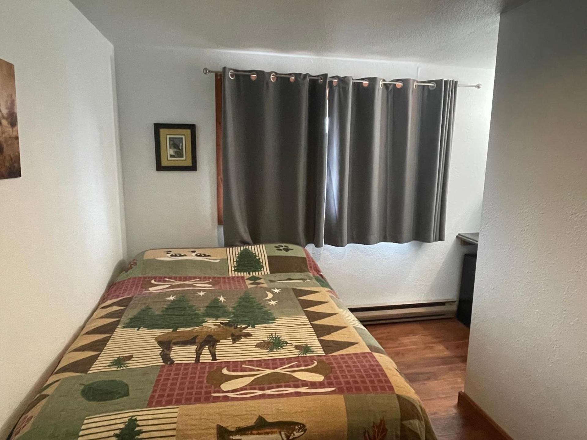 Brown Bear Saloon & Motel photo 2