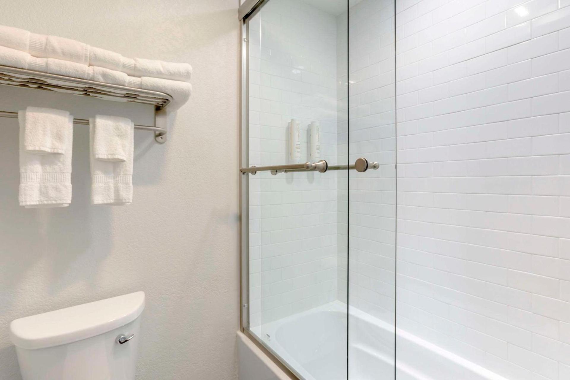 Clarion Pointe Prescott Valley photo 7
