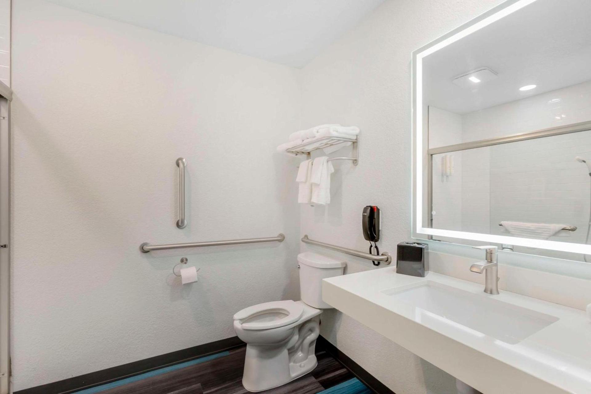 Clarion Pointe Prescott Valley photo 12