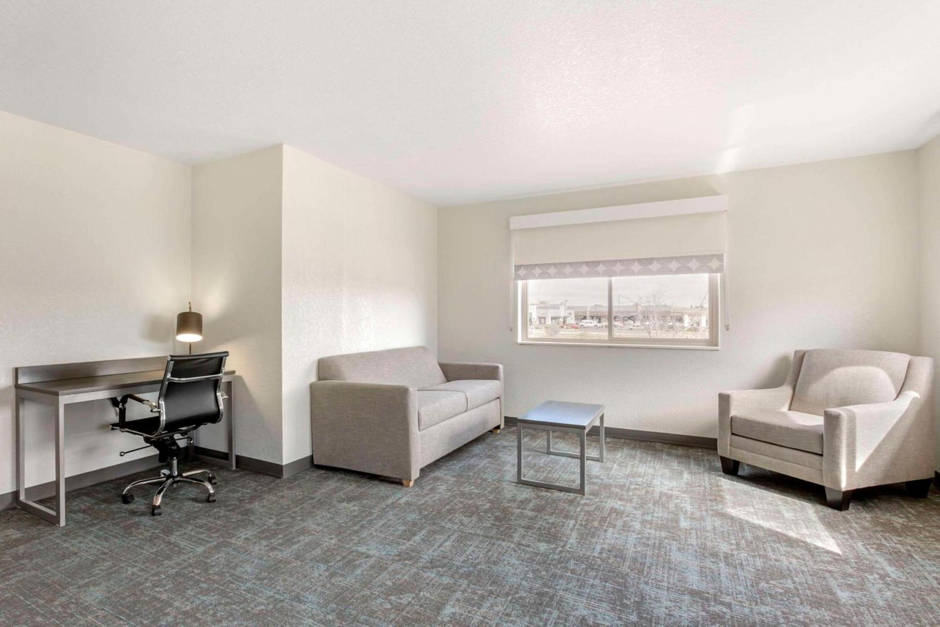Clarion Pointe Prescott Valley photo 22