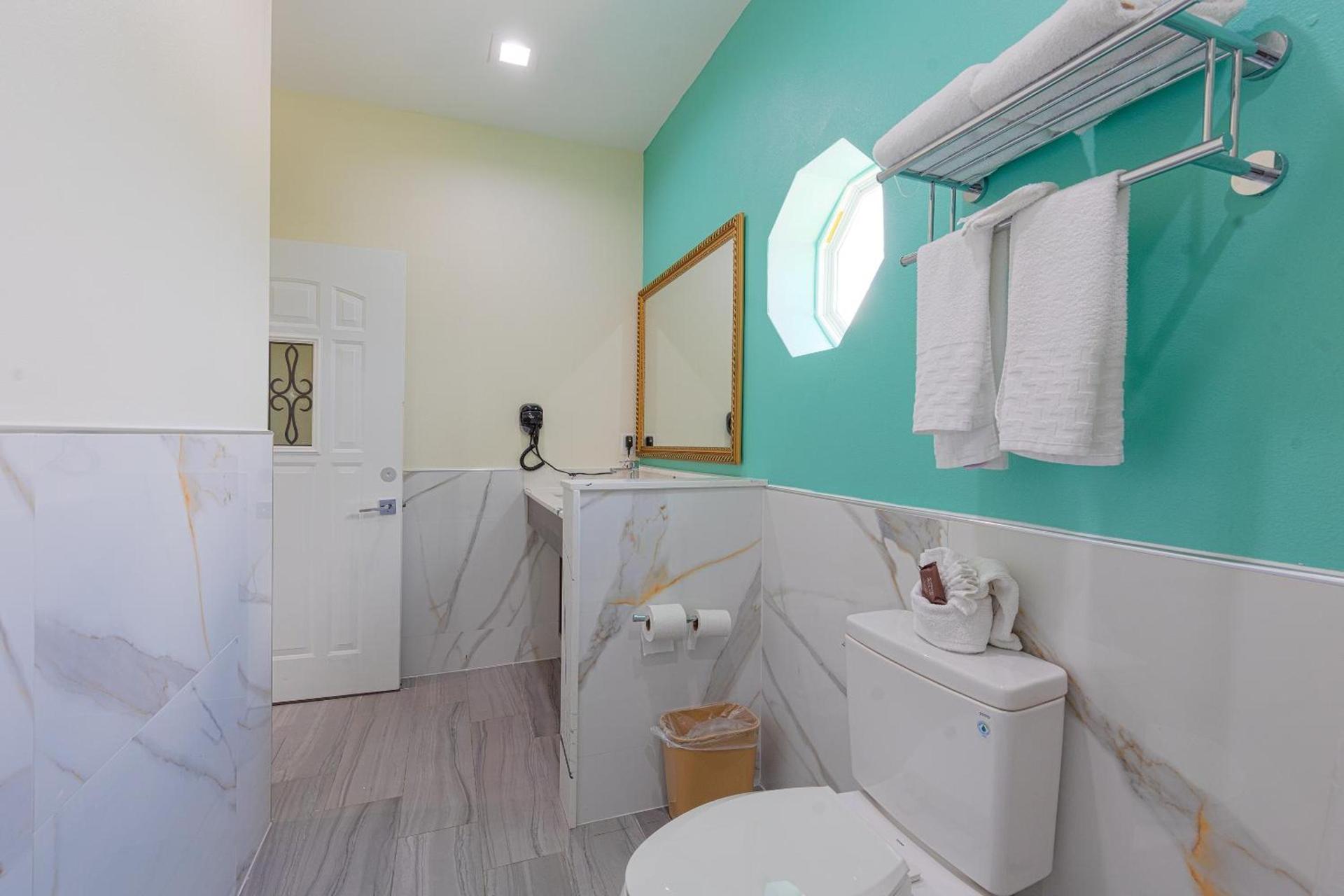 La Vyoma Villas, Westpark Hwy 6 photo 16
