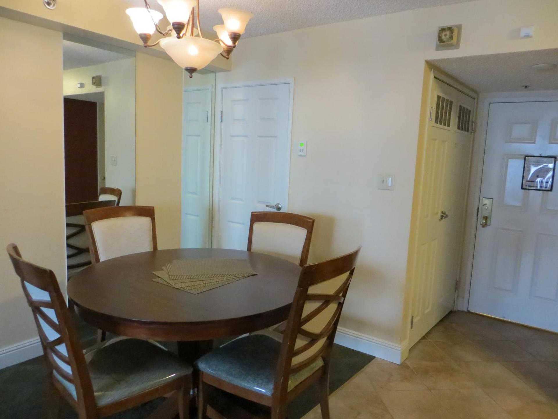 Jockey Resort Suites Center Strip photo 28