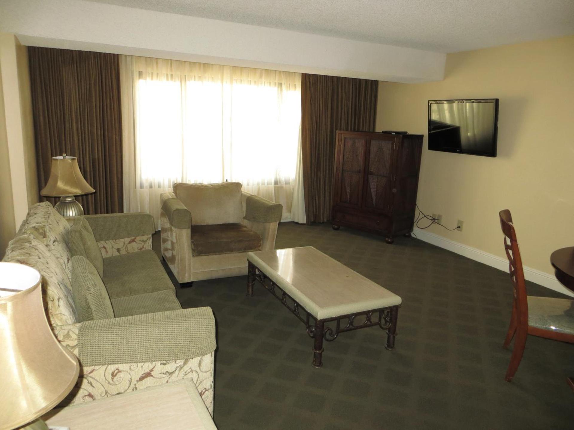 Jockey Resort Suites Center Strip photo 7