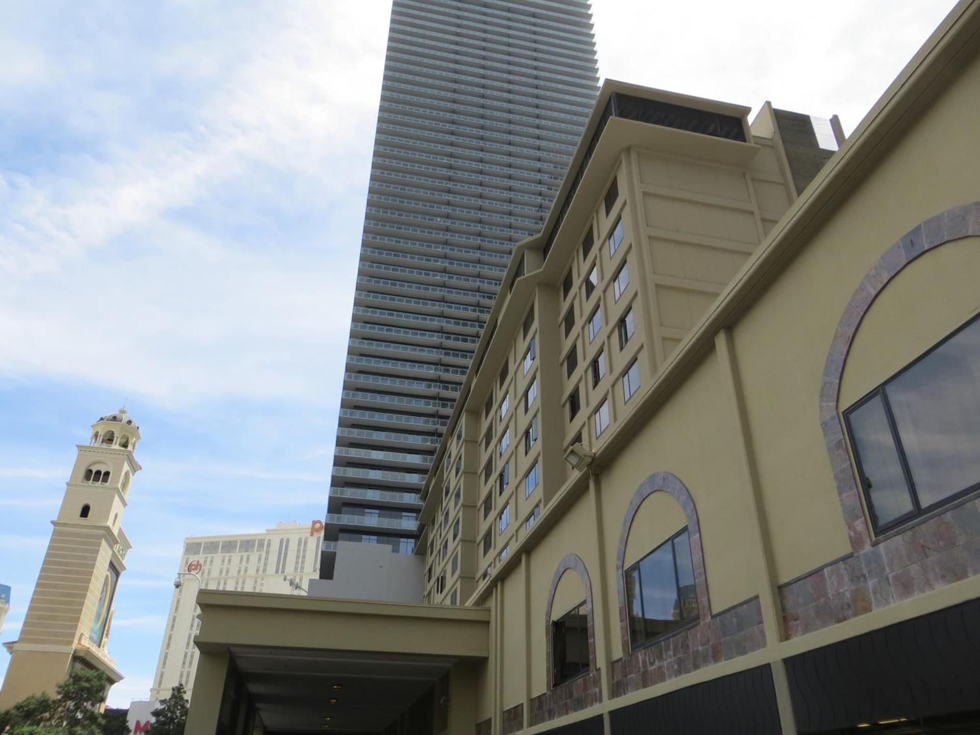 Jockey Resort Suites Center Strip photo 16
