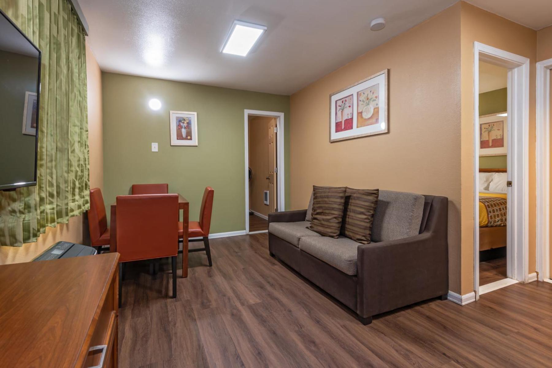 Town Motel photo 9