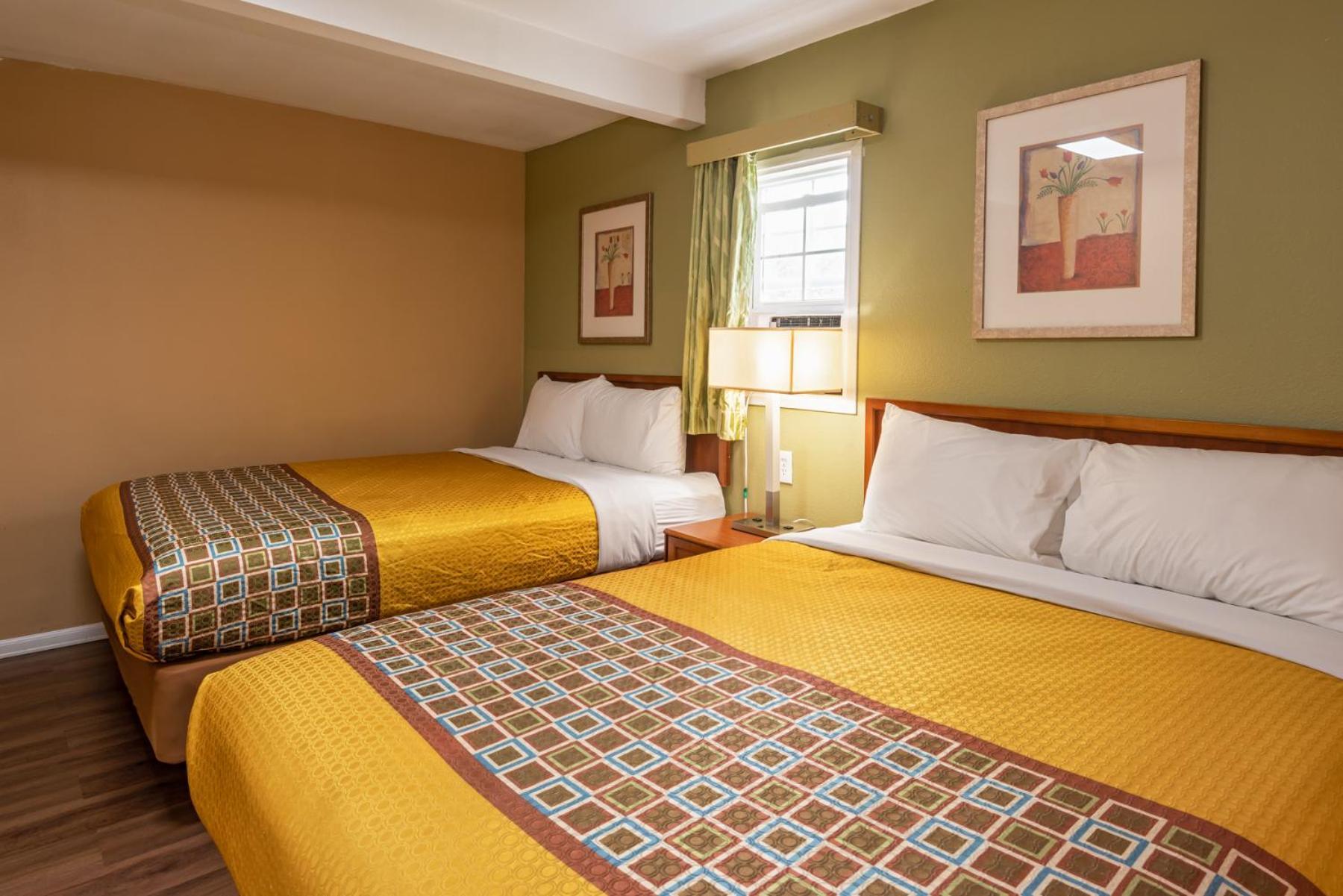 Town Motel photo 6