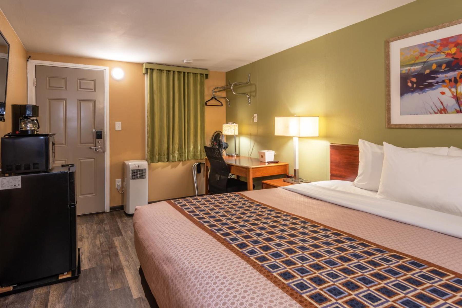Town Motel photo 23